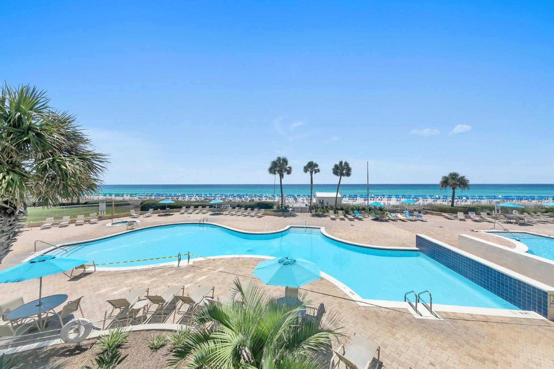 Beautiful Spacious Penthouse 2 Story Front Sleeps 12!