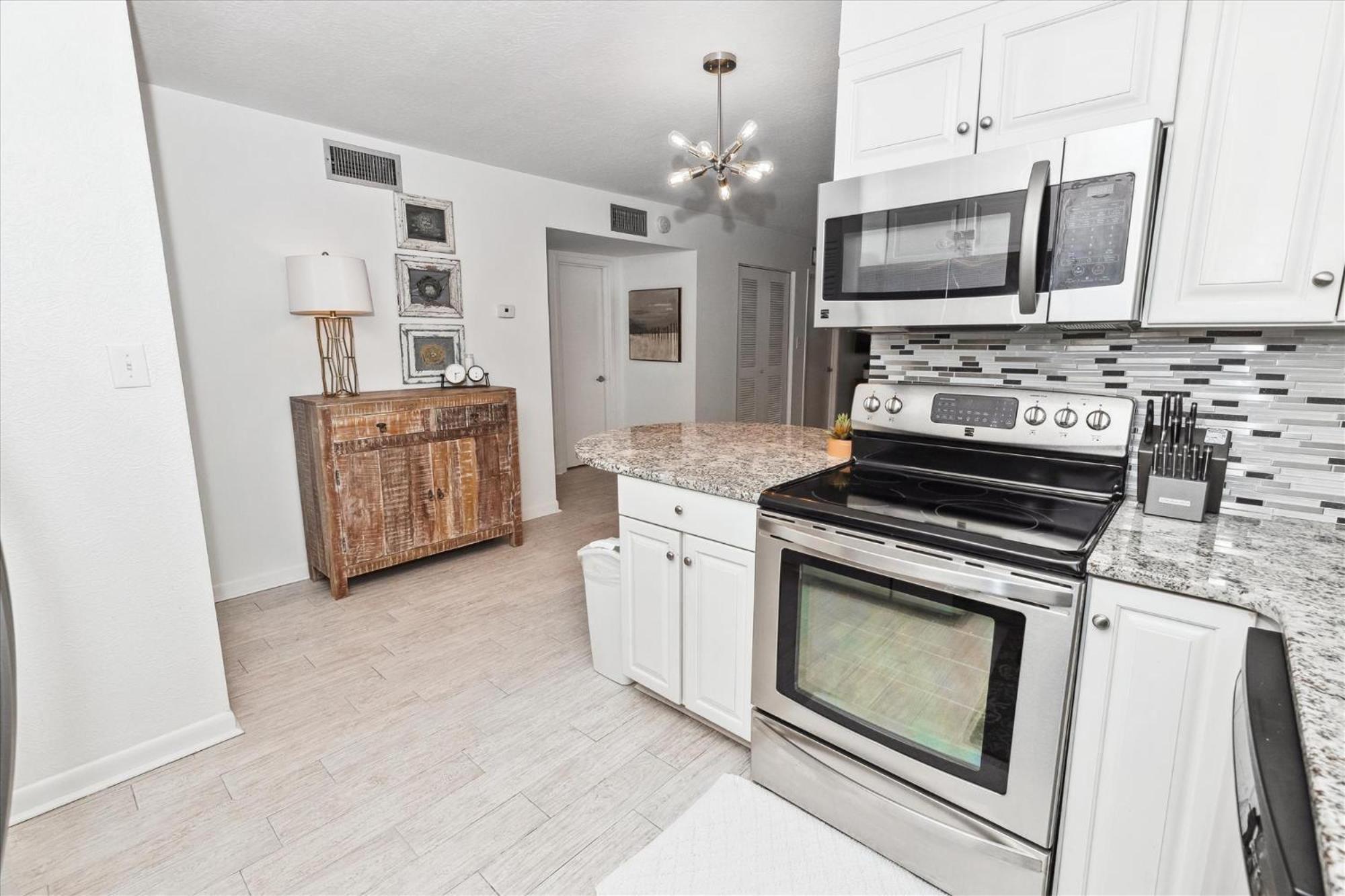 Apartment Dolphin Point 404a- By Isle