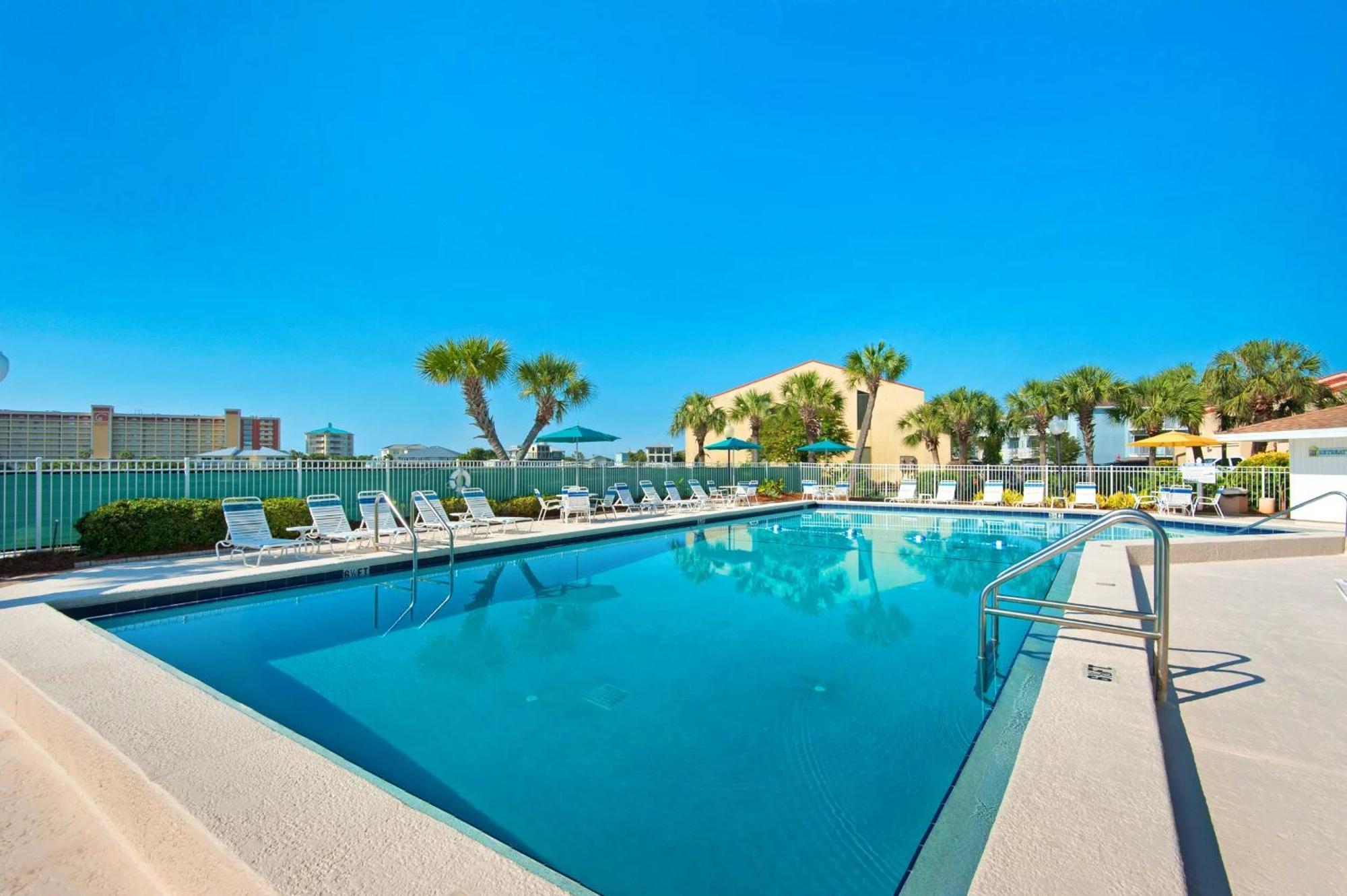 Apartment Dolphin Point 404a- By Isle *