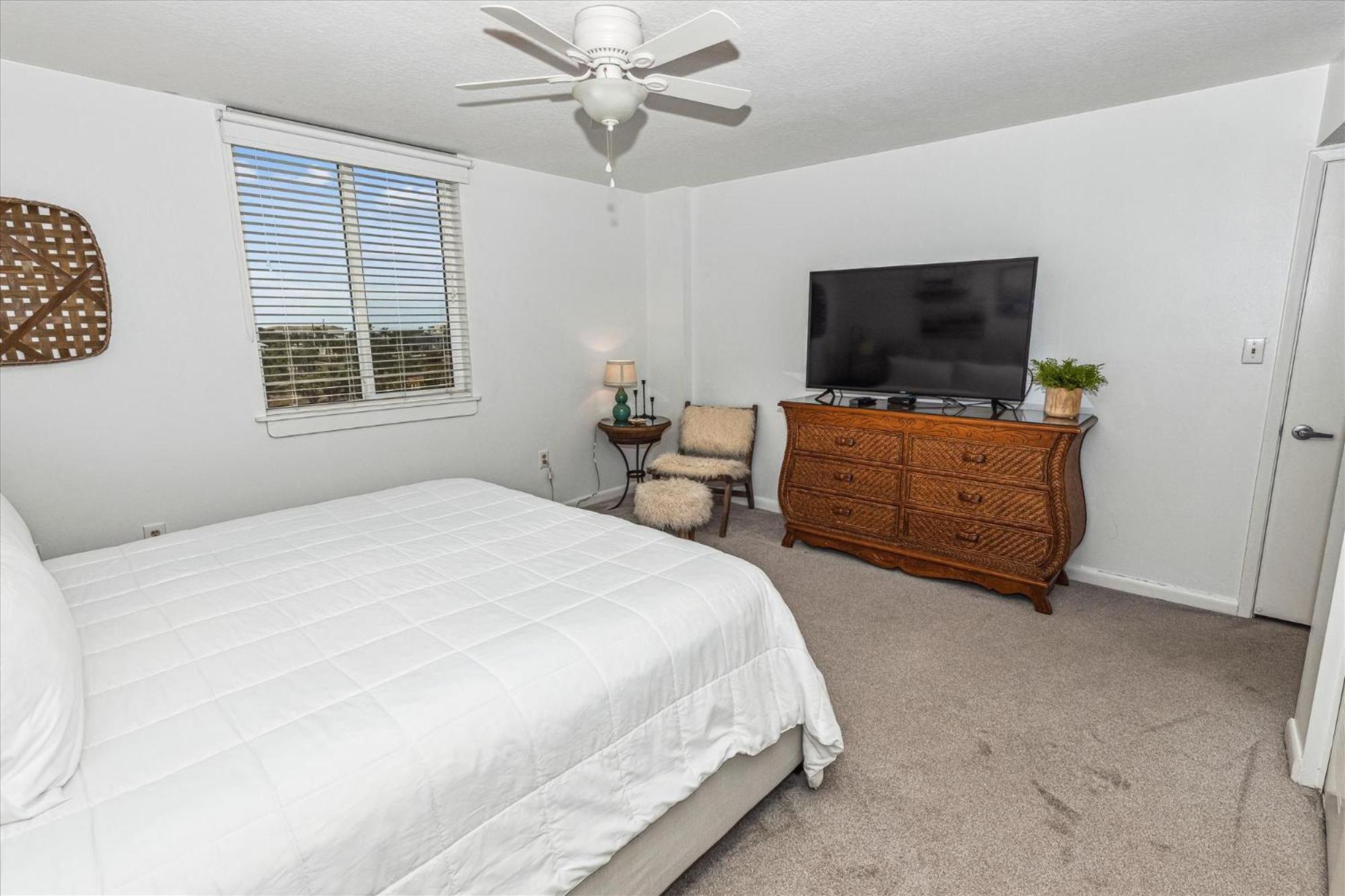 Apartment Dolphin Point 404a- By Isle *