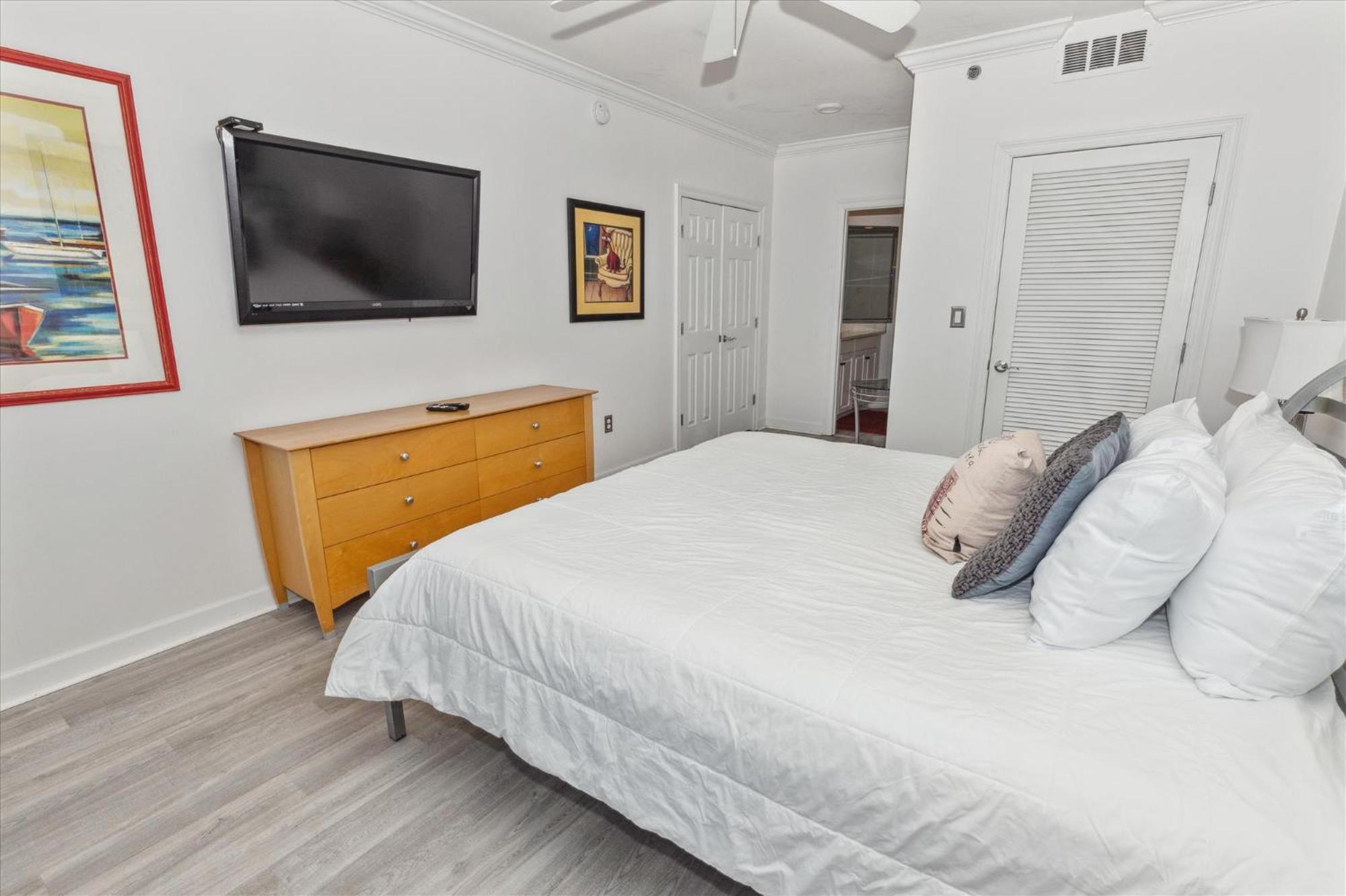 Apartment Sterling Shores 918- By Isle