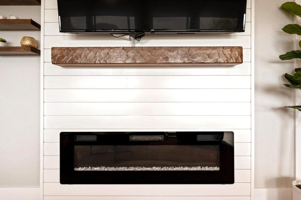 So Fire So Good 3 Comm Pools Lakeview Fireplace Holiday home Destin