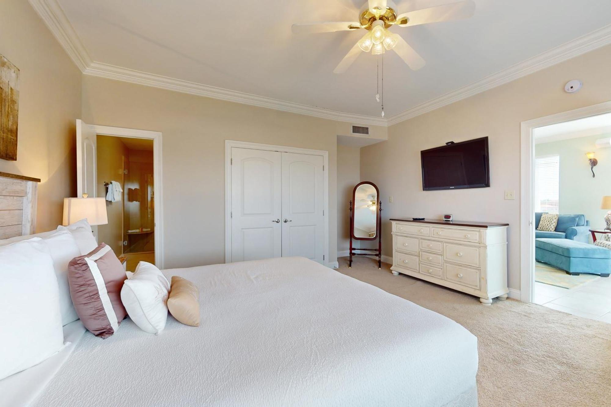 Apartment Dolphin Point 702a