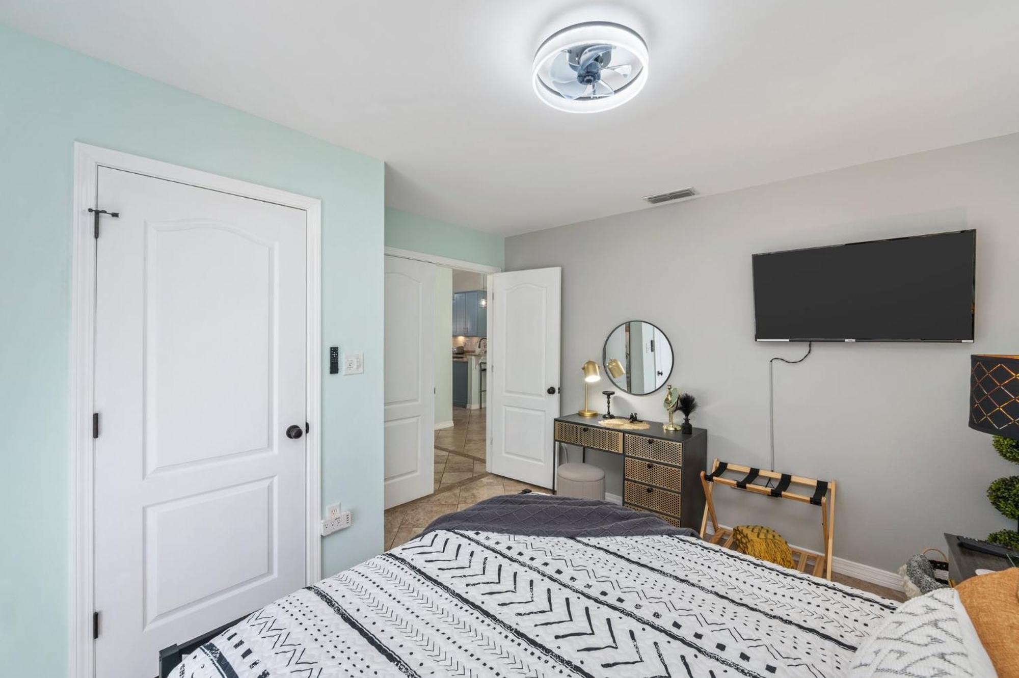 Beautiful Pet Friendly Home! New Tropical Pool, Opt Golf Cart And Pool Heat, Minutes To