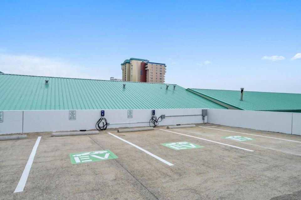 Pelican's Landing Apartment *