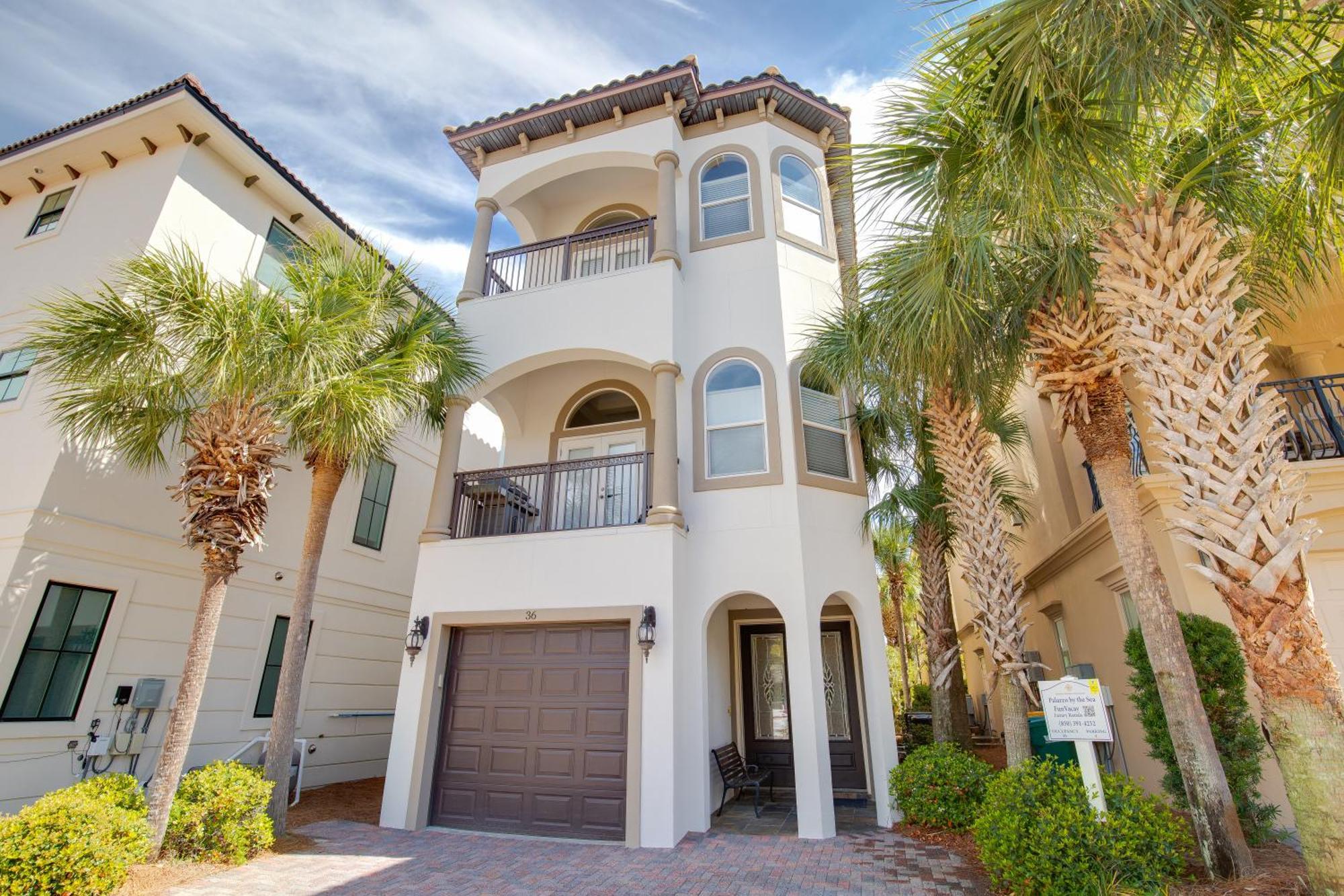 Steps To Beach, Community Pool Hot Tub Holiday home *