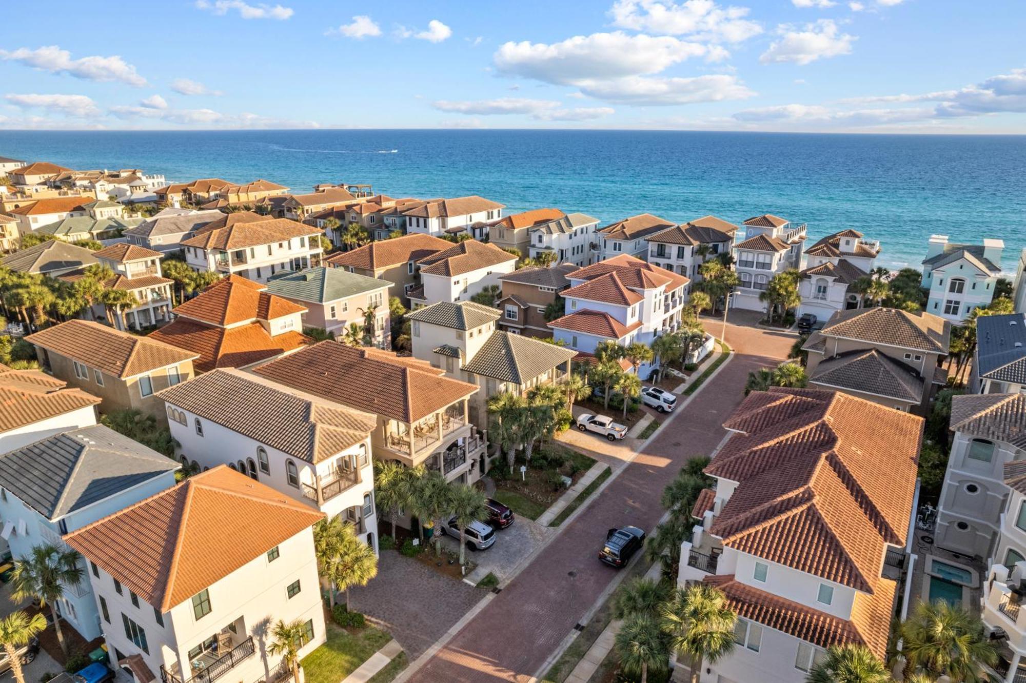 Holiday home Steps To Beach, Community Pool Hot Tub *