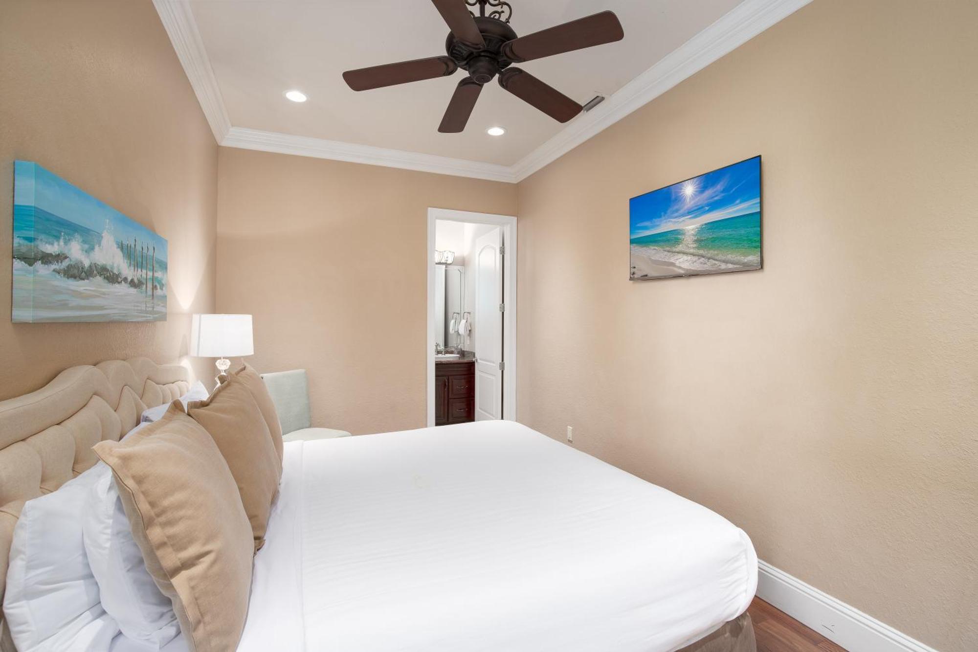 Steps To Beach, Community Pool Hot Tub Holiday home