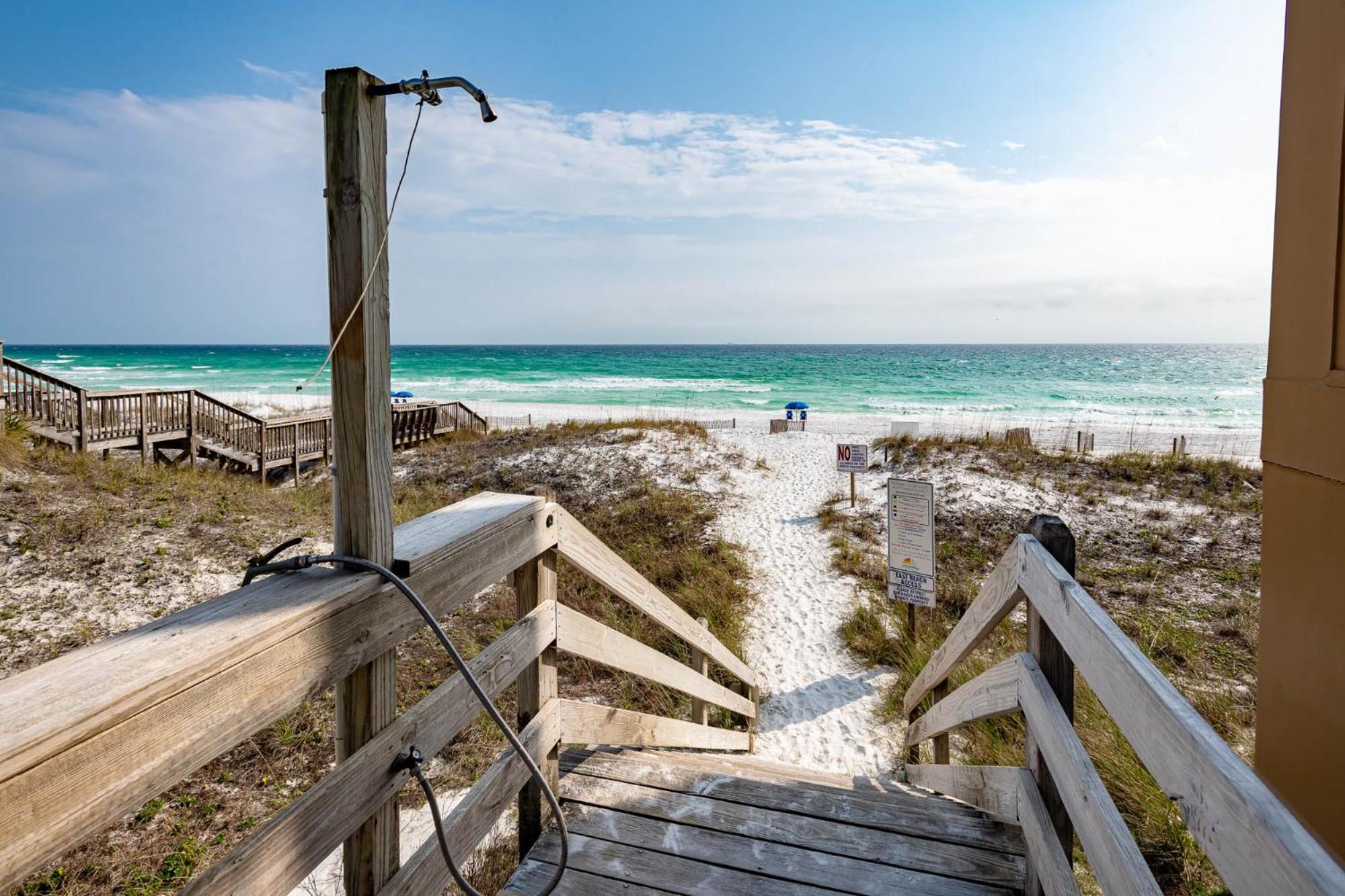 Steps To Beach, Community Pool Hot Tub Holiday home