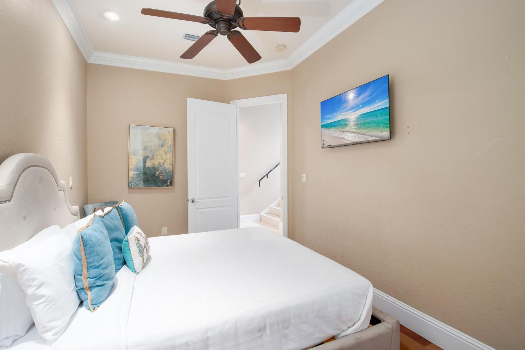 Holiday home Steps To Beach, Community Pool Hot Tub