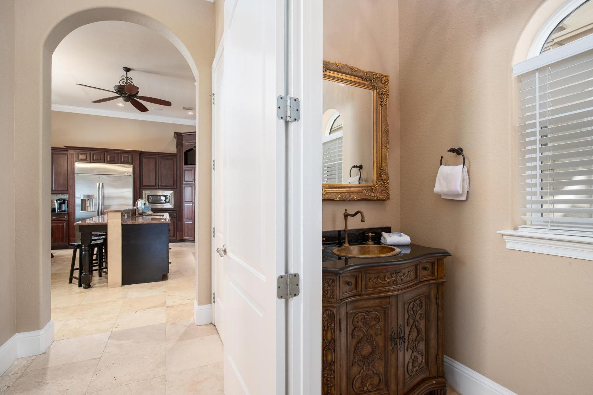 Steps To Beach, Community Pool Hot Tub * Destin