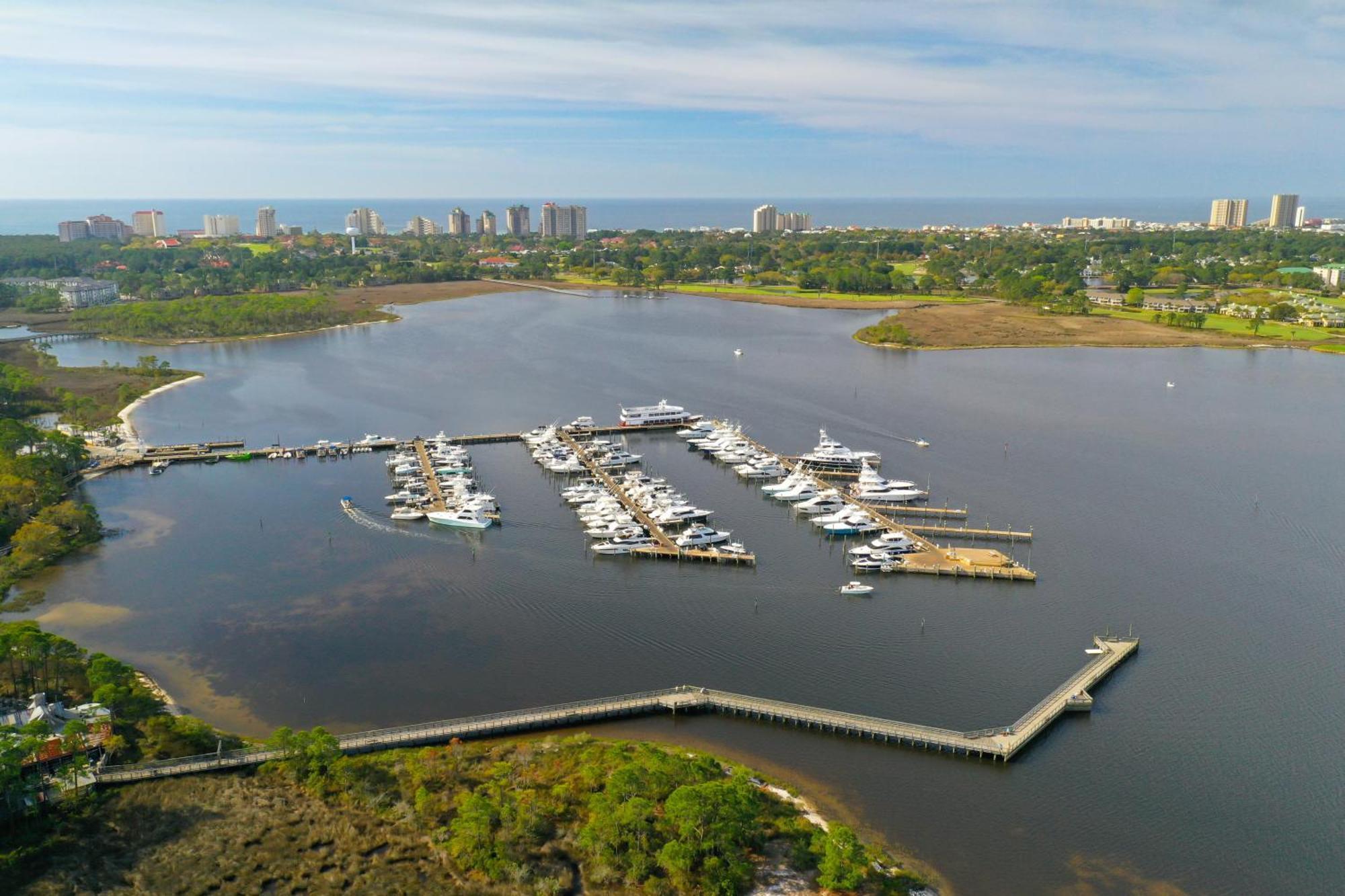 Pet Friendly - Near Amenities - Twelfth Hole Destin