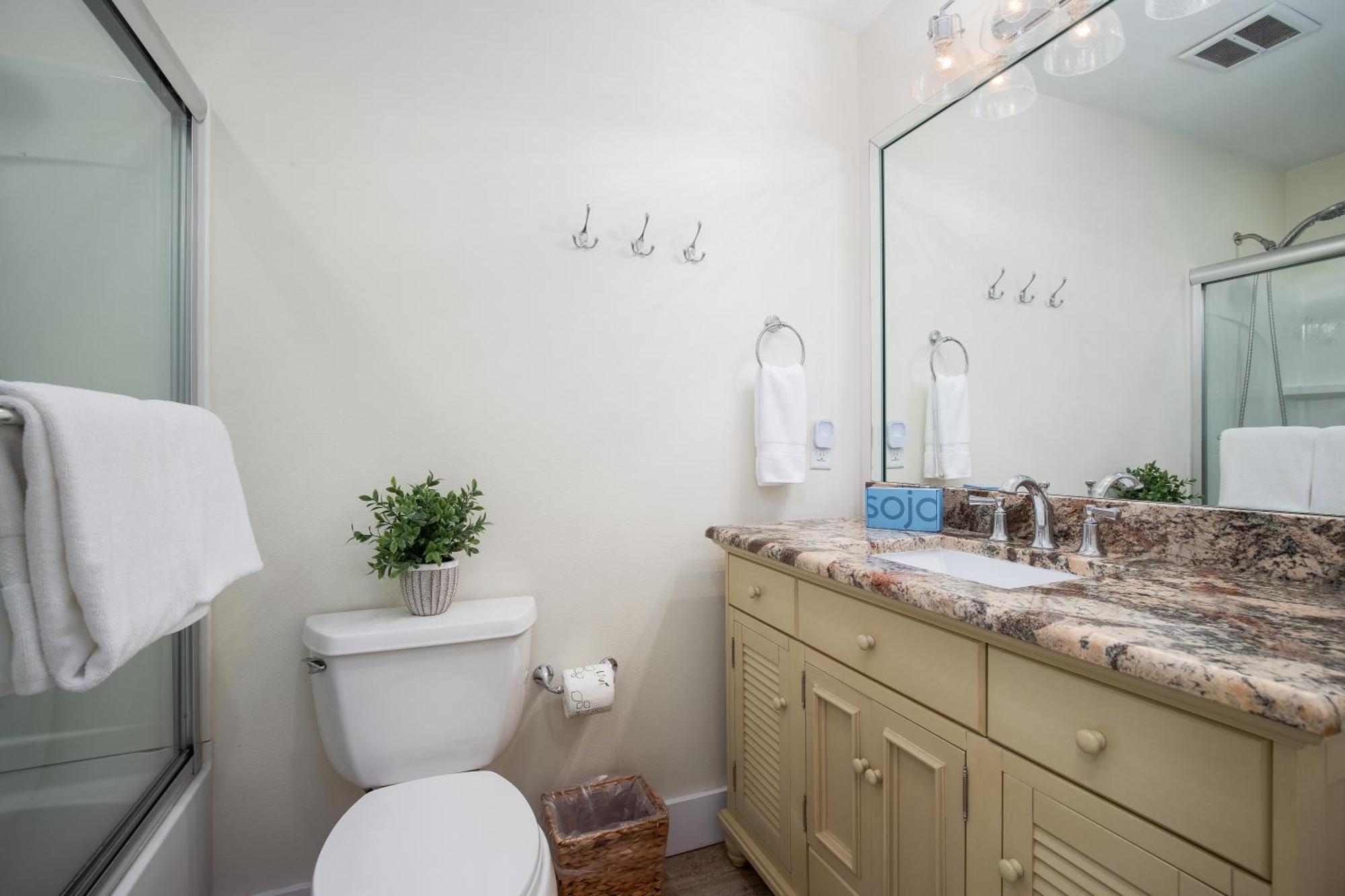 Pet Friendly - Near Amenities - Twelfth Hole Holiday home