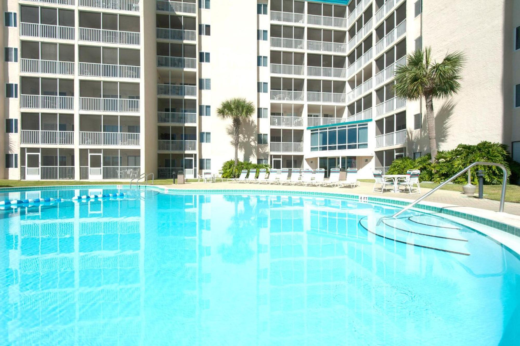 Surf And Racquet Club 216 *
