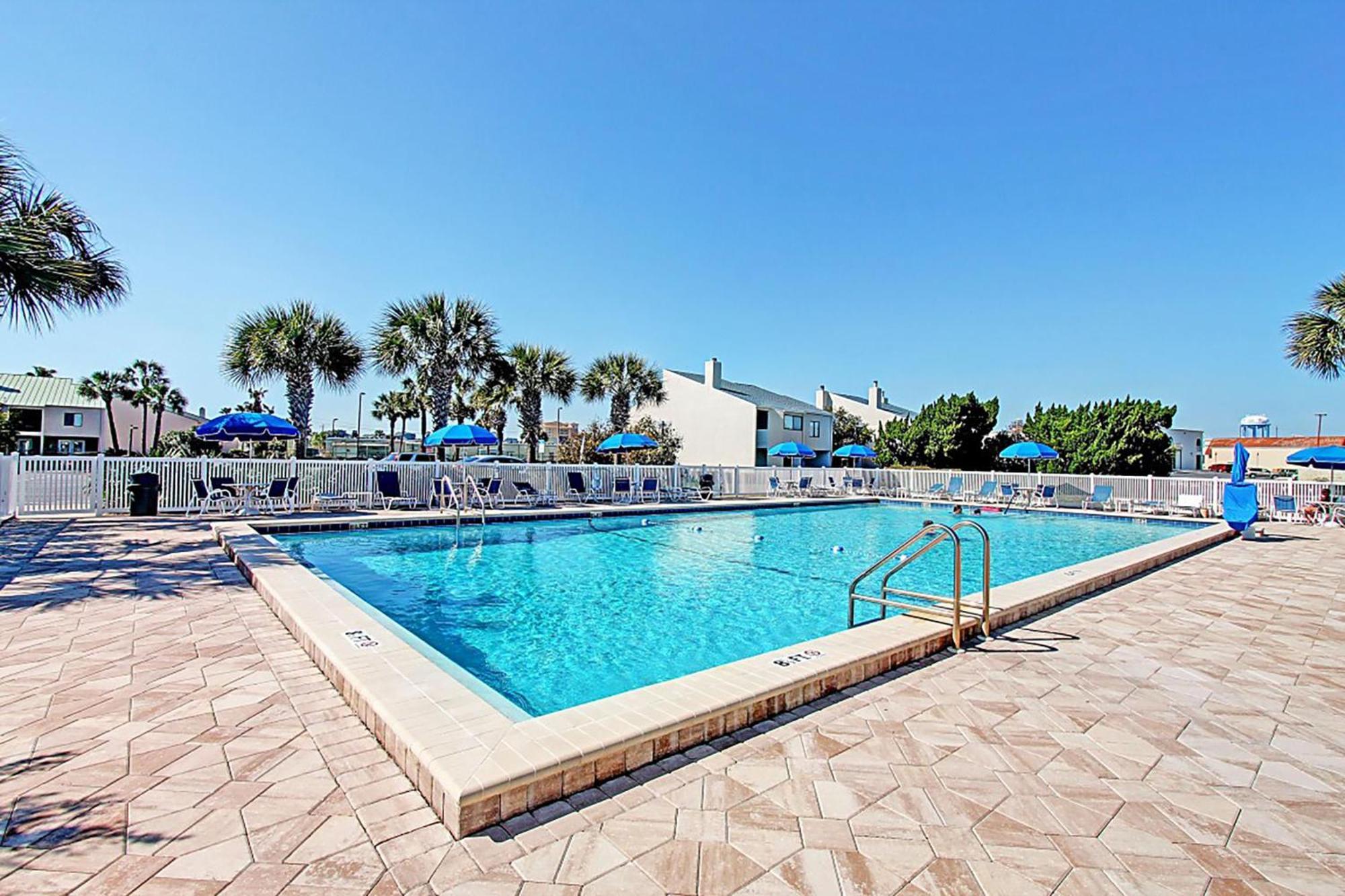 Shoreline Towers Townhouse 4-1 *