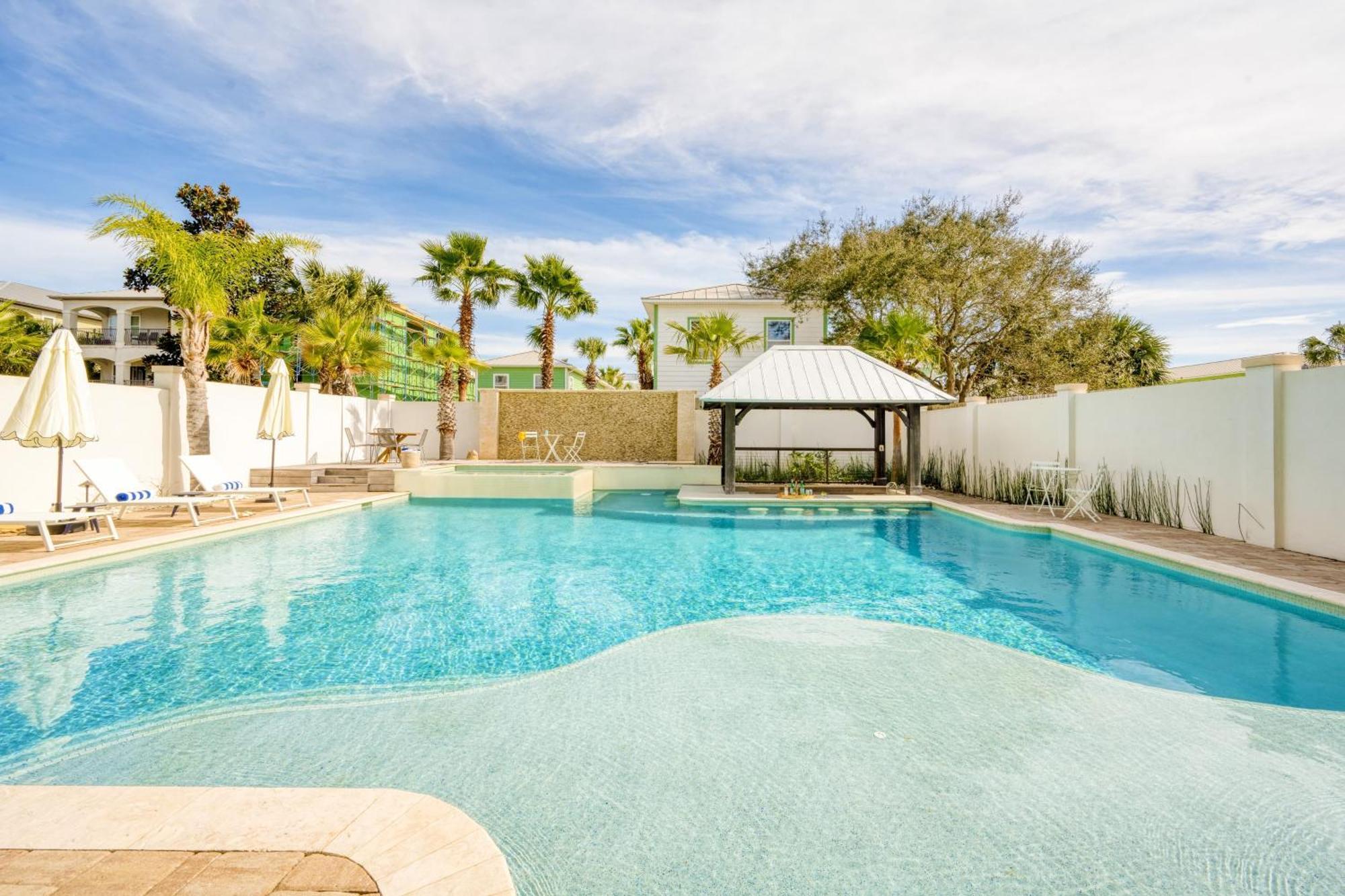 Monarch By Avantstay Breathtaking Estate W Access Swim Up Bar Hot Tub Rooftop Views Holiday home Destin