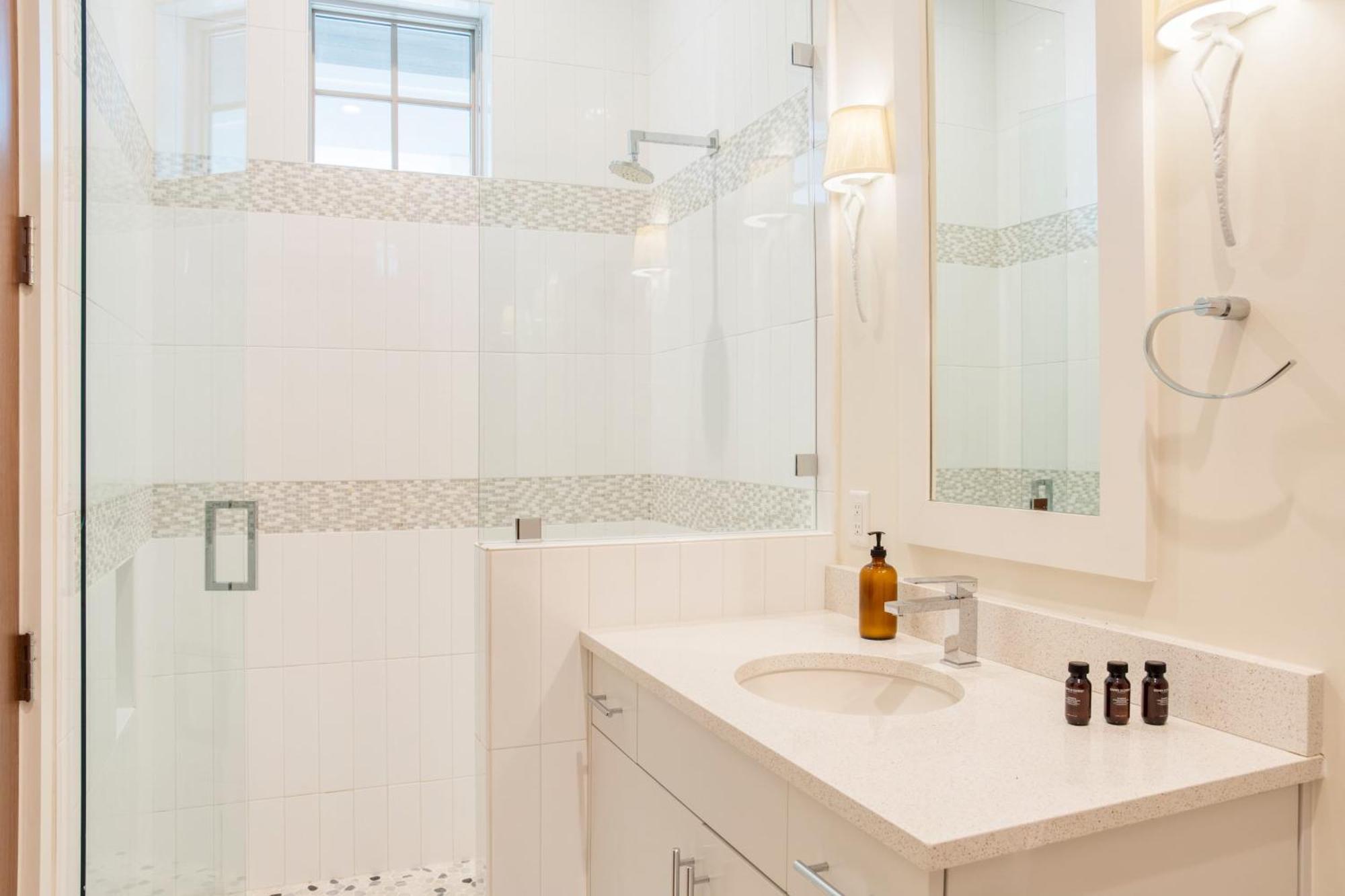 Holiday home Monarch By Avantstay Breathtaking Estate W Access Swim Up Bar Hot Tub Rooftop Views Destin