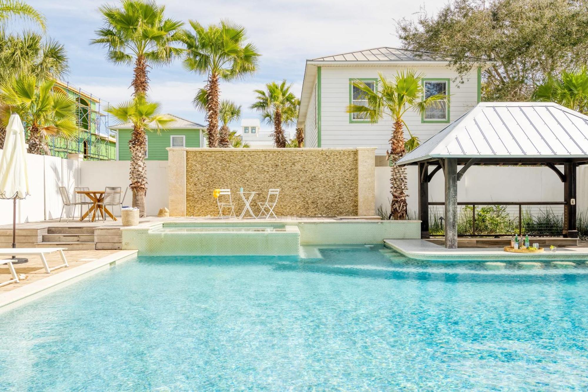 Monarch By Avantstay Breathtaking Estate W Access Swim Up Bar Hot Tub Rooftop Views Holiday home