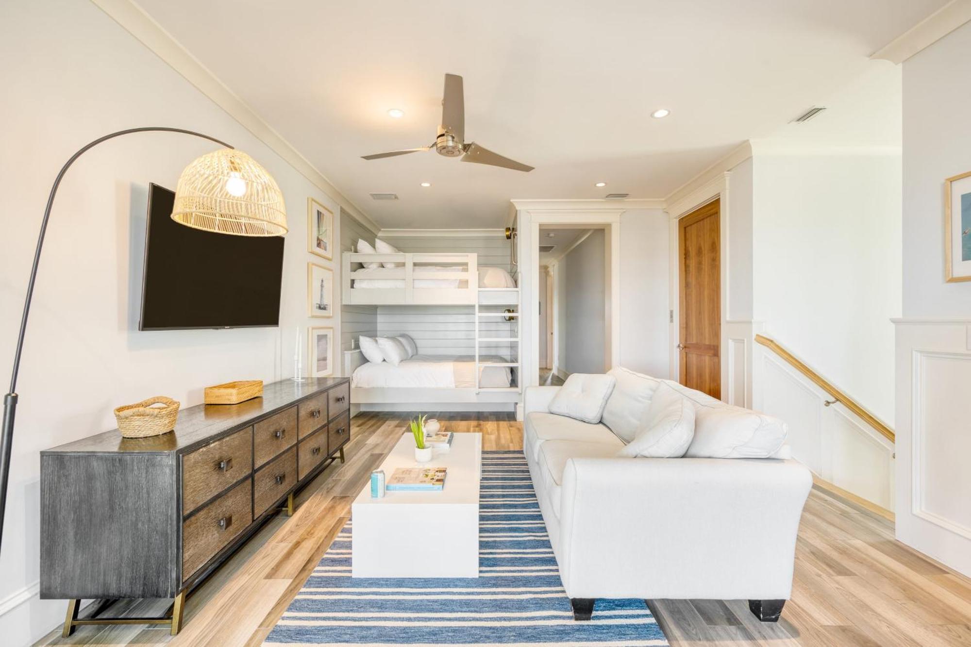 Monarch By Avantstay Breathtaking Estate W Access Swim Up Bar Hot Tub Rooftop Views Holiday home *