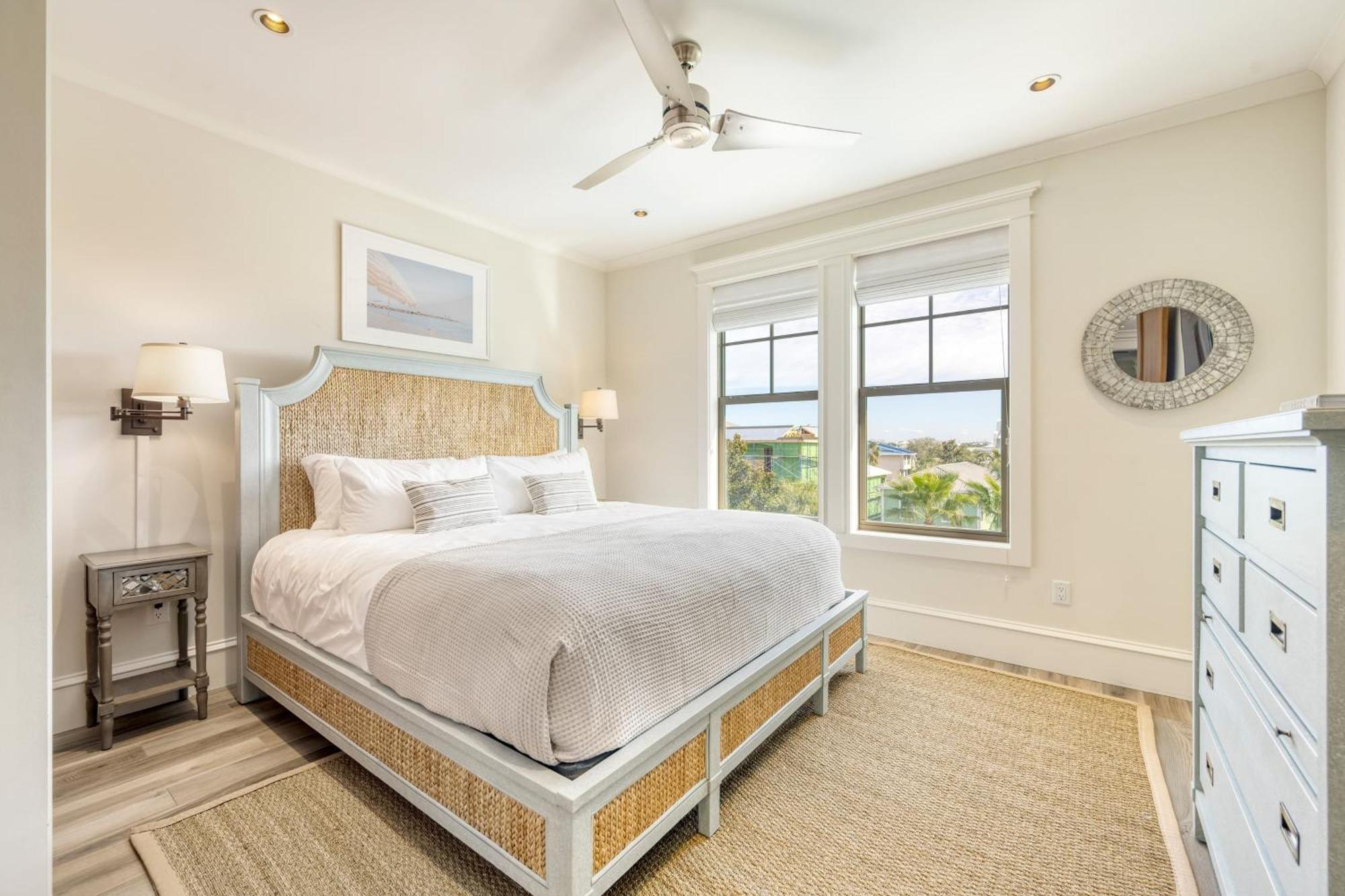 Holiday home Monarch By Avantstay Breathtaking Estate W Access Swim Up Bar Hot Tub Rooftop Views