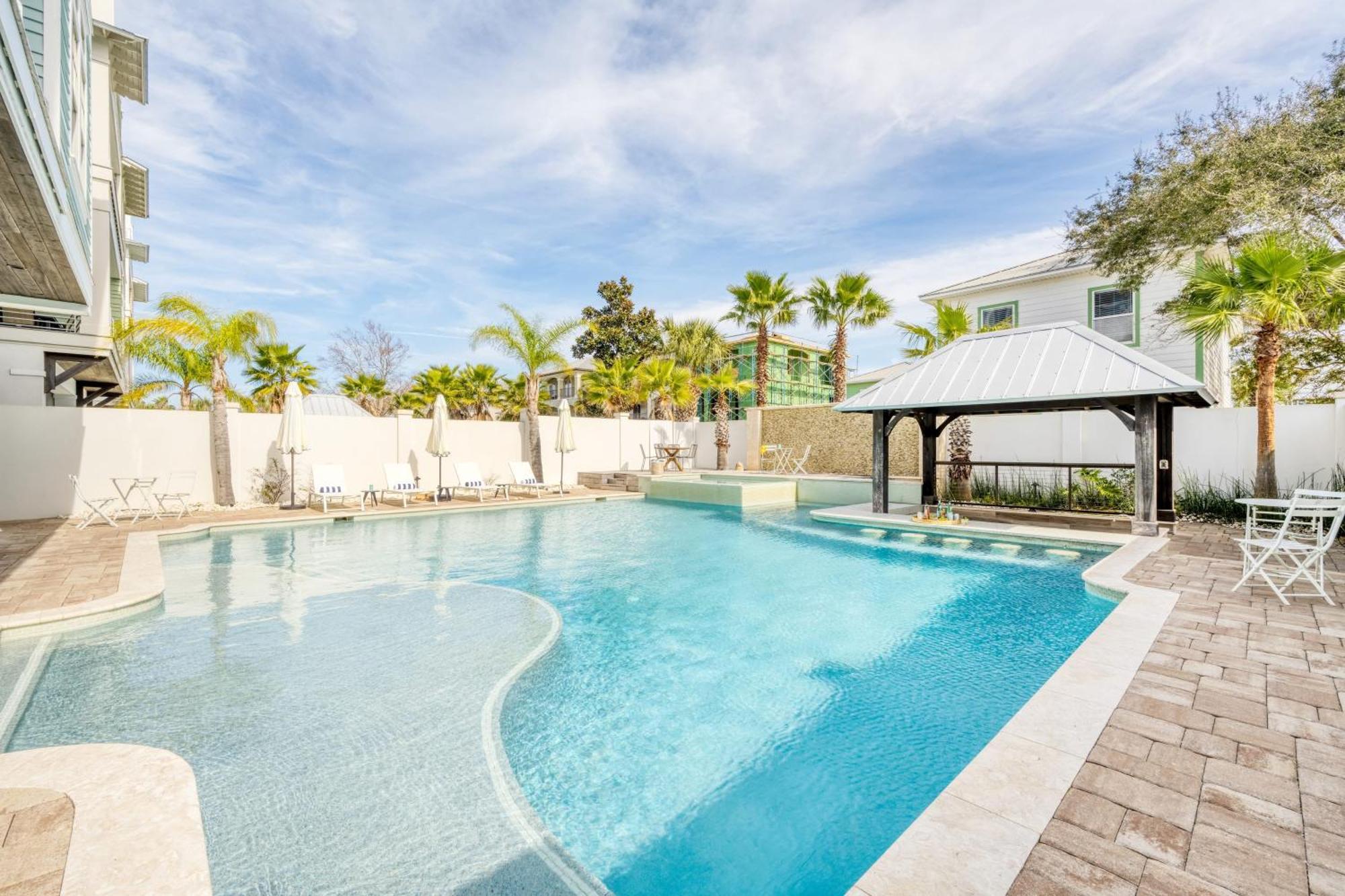 Holiday home Monarch By Avantstay Breathtaking Estate W Access Swim Up Bar Hot Tub Rooftop Views *