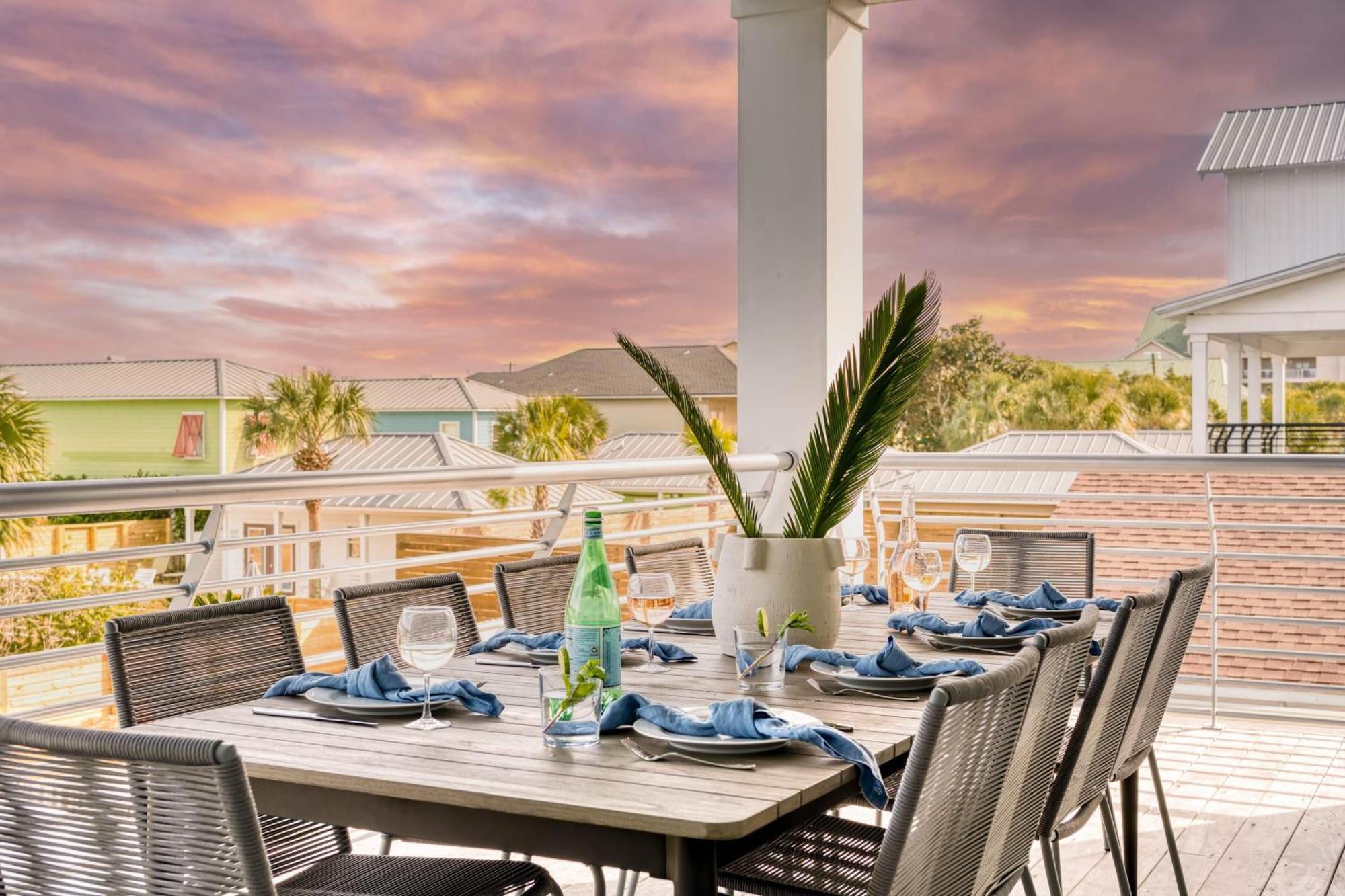 Holiday home Monarch By Avantstay Breathtaking Estate W Access Swim Up Bar Hot Tub Rooftop Views Destin