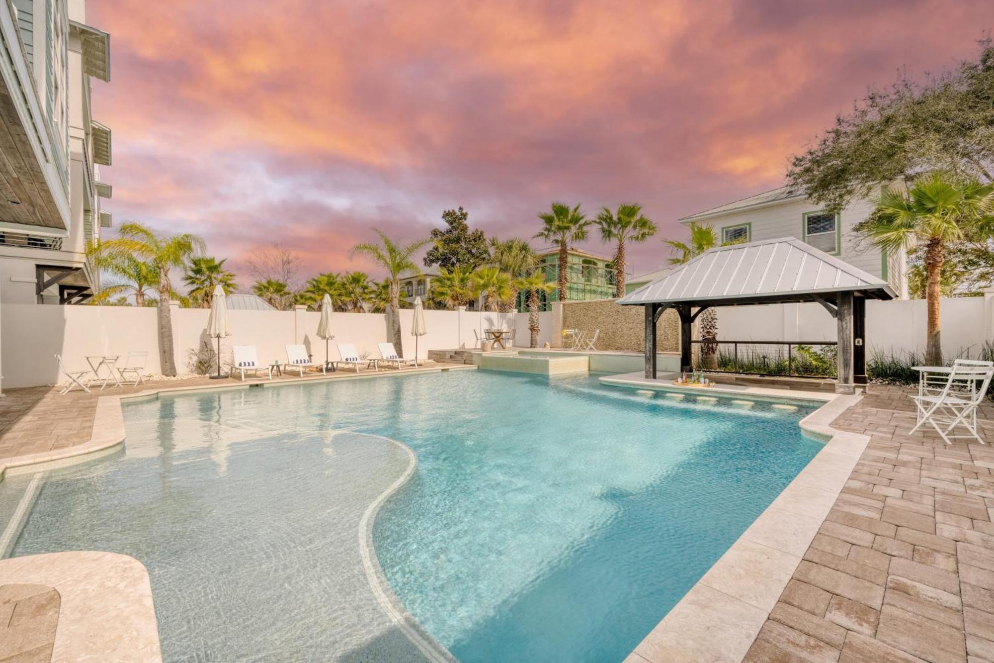 Monarch By Avantstay Breathtaking Estate W Access Swim Up Bar Hot Tub Rooftop Views * Destin