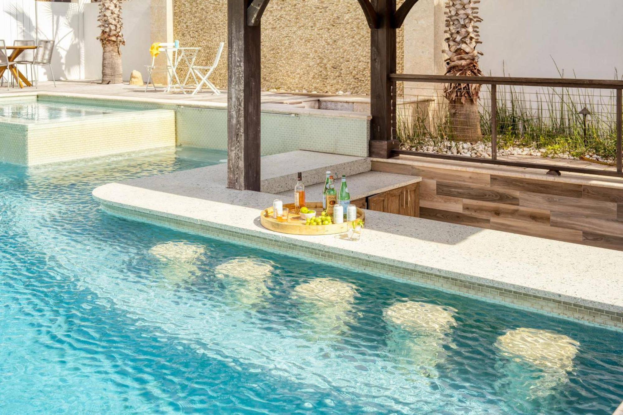 Holiday home Monarch By Avantstay Breathtaking Estate W Access Swim Up Bar Hot Tub Rooftop Views Destin