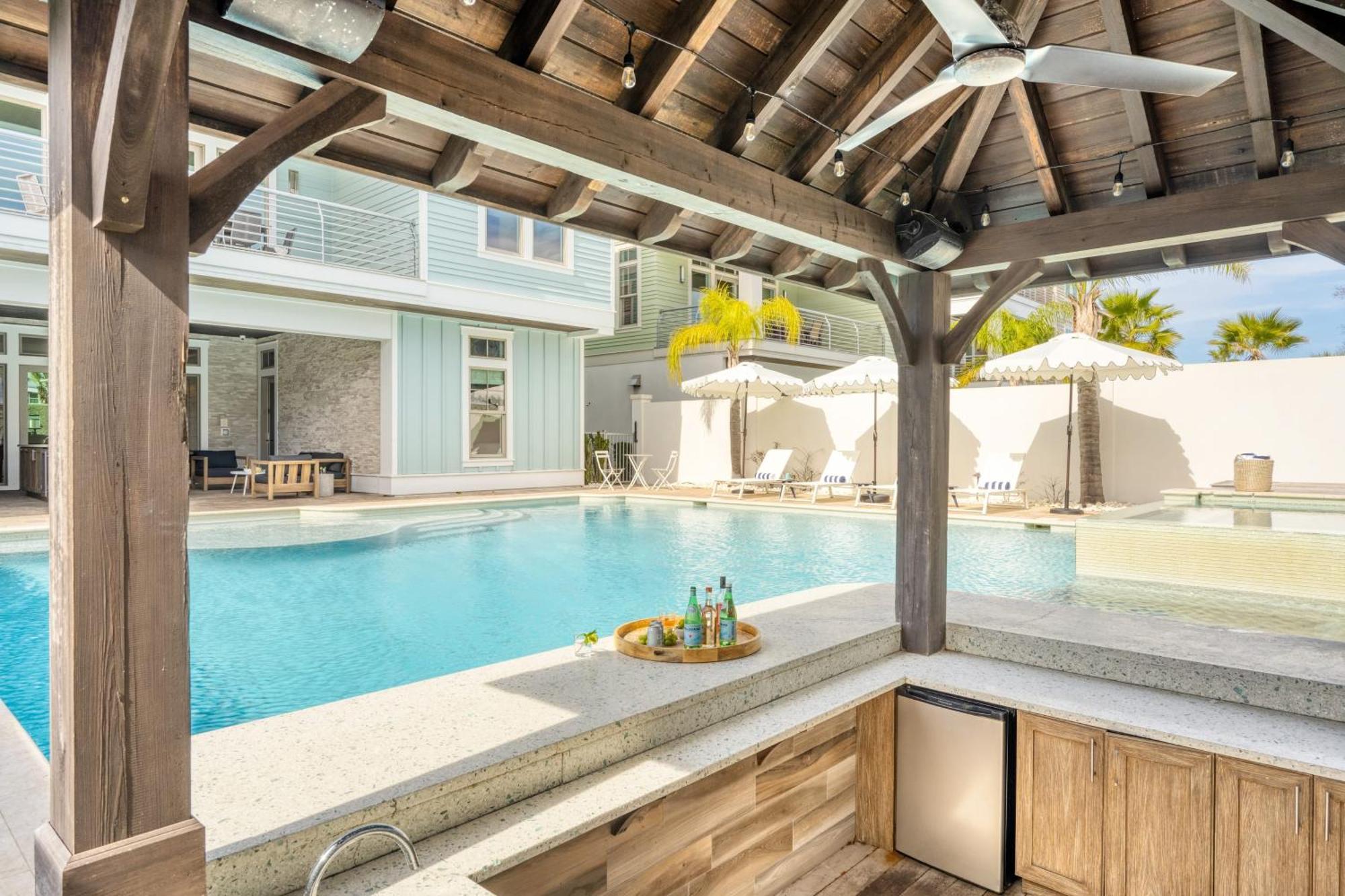 Monarch By Avantstay Breathtaking Estate W Access Swim Up Bar Hot Tub Rooftop Views
