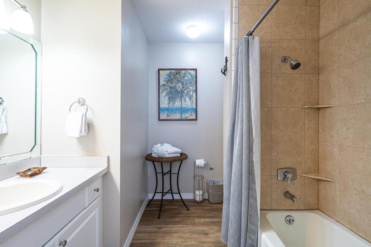 4-8 Shoreline Towers Townhome 8 - Free Setup