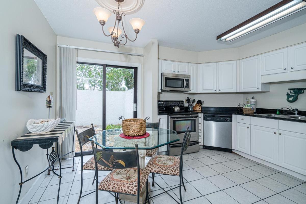 4-8 Shoreline Towers Townhome 8 - Free Setup Destin