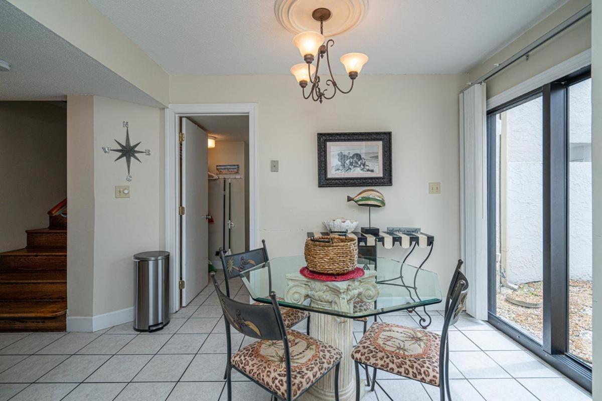 Holiday home 4-8 Shoreline Towers Townhome 8 - Free Setup