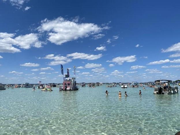 3051 Shoreline Towers -2 Free 4-hr Pontoon With 7+ Nights Holiday home Destin