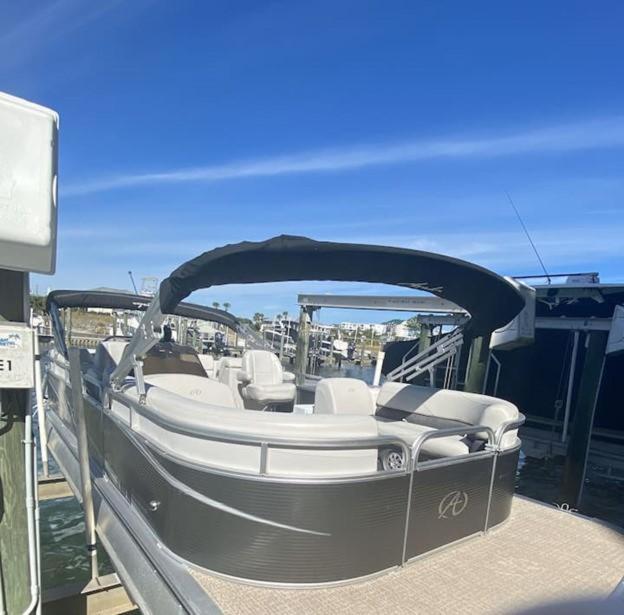 3051 Shoreline Towers -2 Free 4-hr Pontoon With 7+ Nights Holiday home Destin