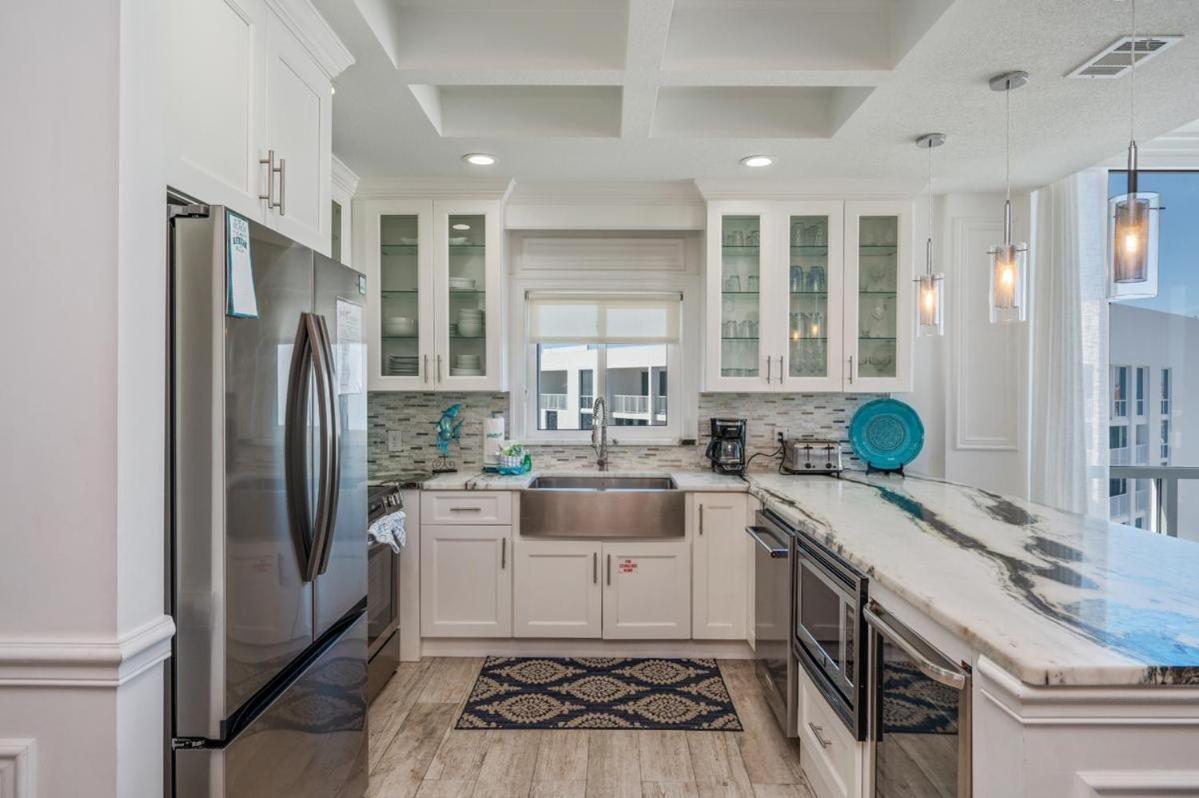 1125 Shoreline Towers Penthouse 3bd Free Set Garage Space Holiday home Destin