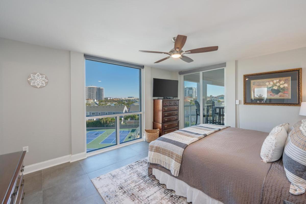 3051 Shoreline Towers -2 Free 4-hr Pontoon With 7+ Nights Holiday home Destin