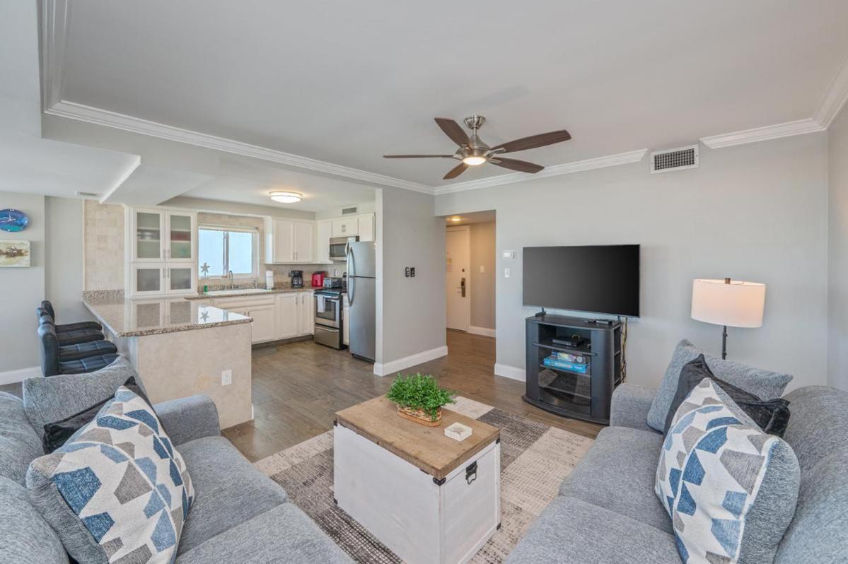 Holiday home 3051 Shoreline Towers -2 Free 4-hr Pontoon With 7+ Nights Destin