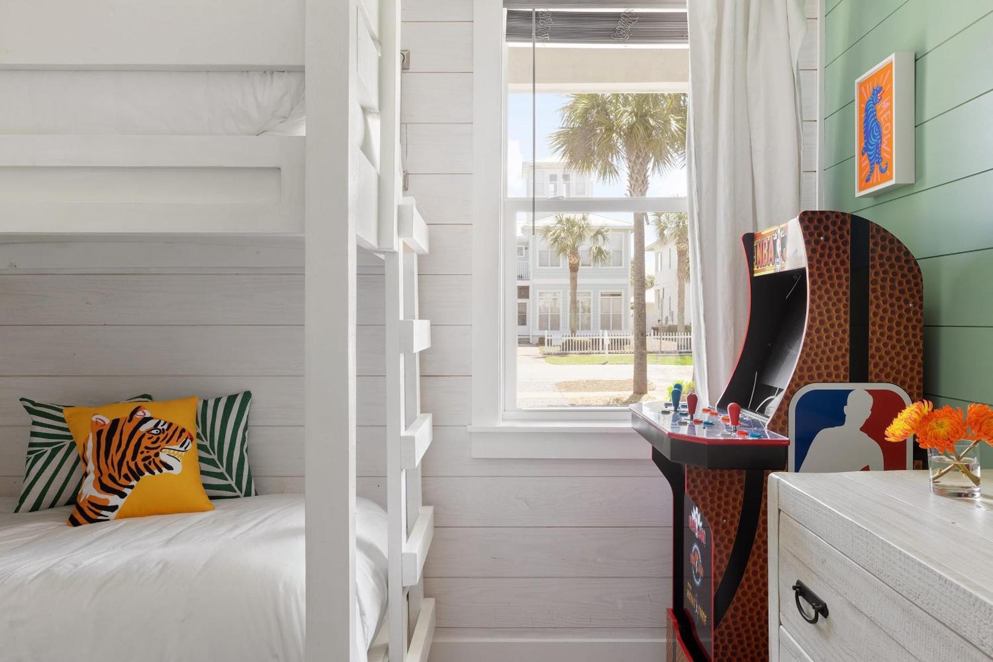 Bohemian Retreat Fully Stocked Near W Pool Outdoor Dining