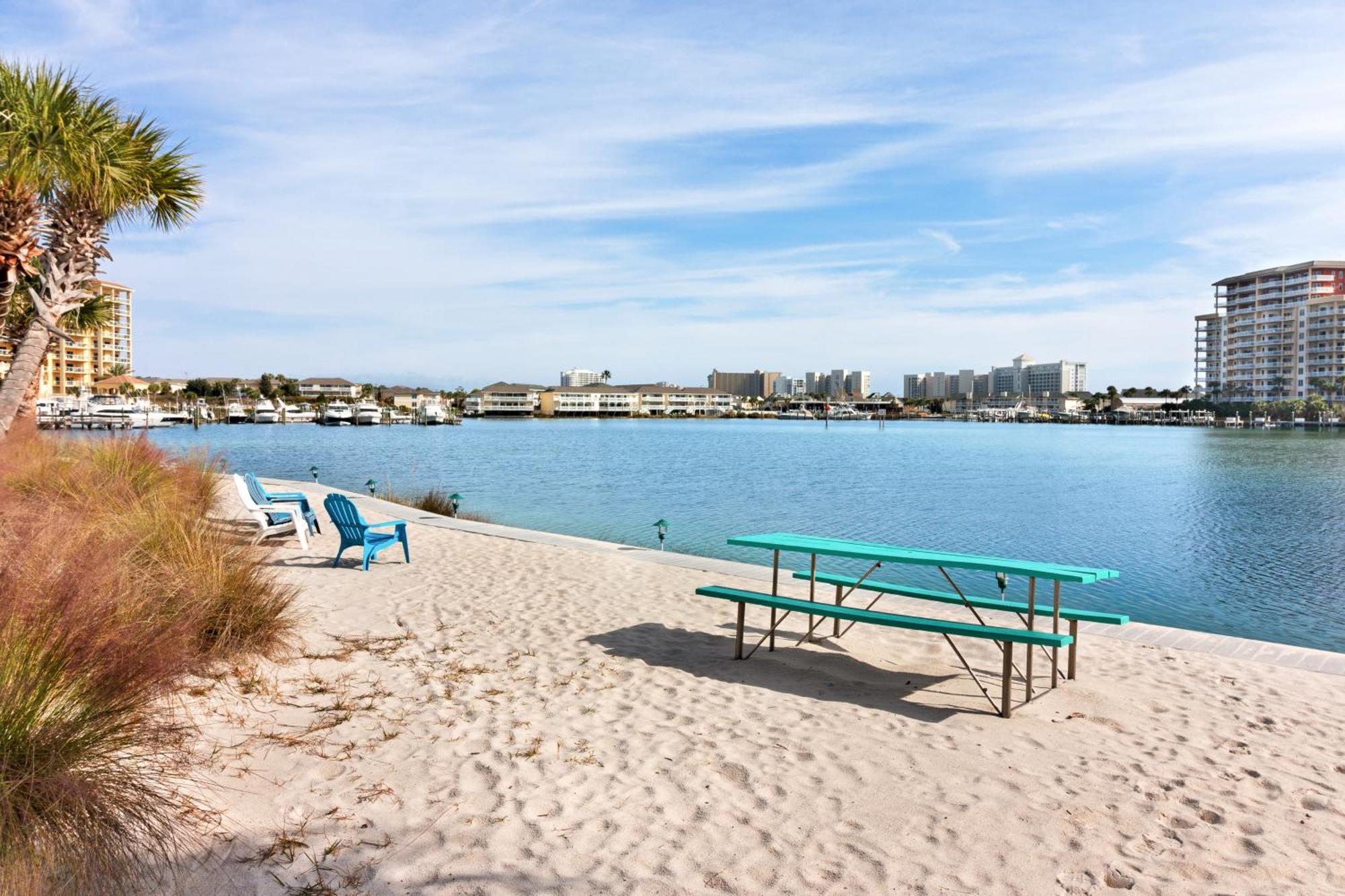 Dolphin Point 702a *