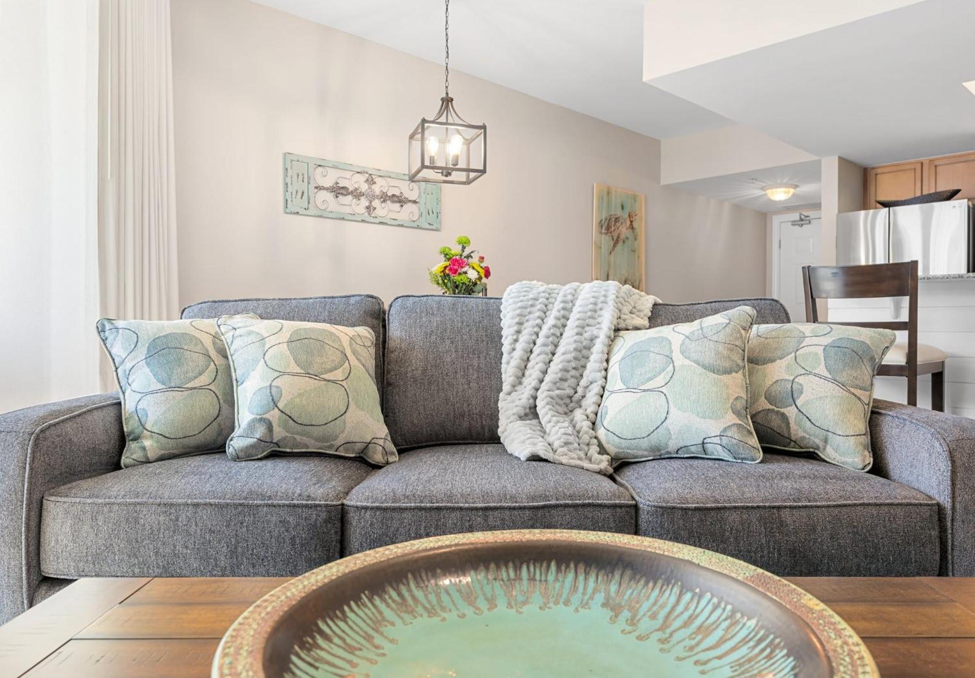 Palms 2 Bedroom King Poolside Shuttle Holiday home