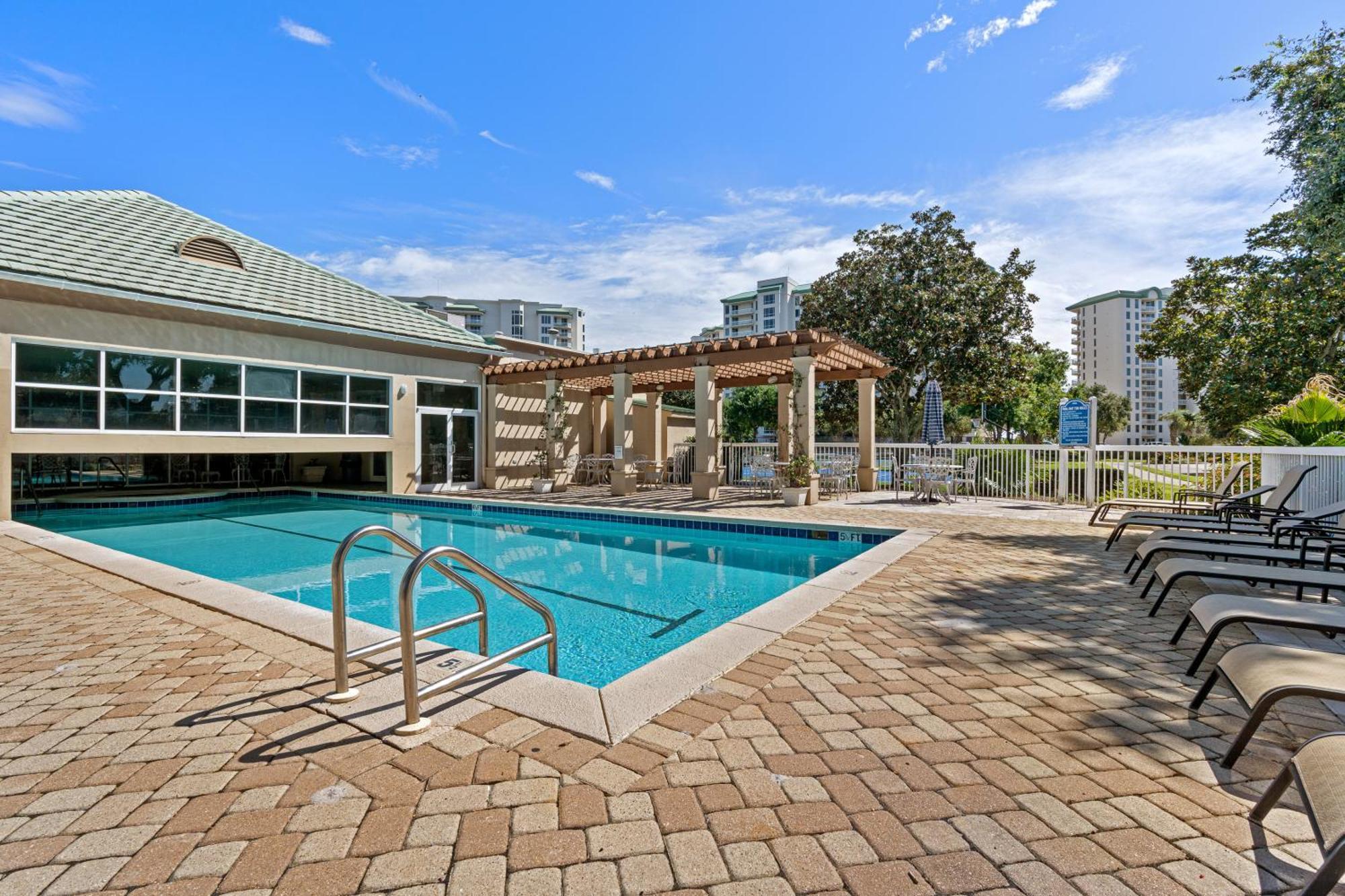 - Front 3- 4 Bedroom Okaloosa Apartment Destin