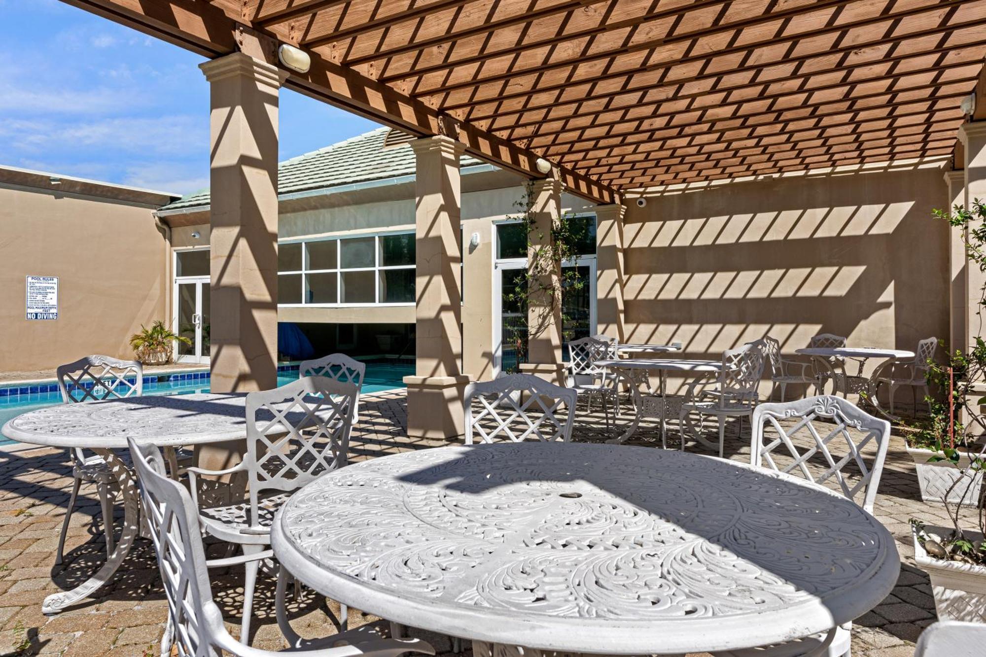 - Front 3- 4 Bedroom Okaloosa Apartment Destin