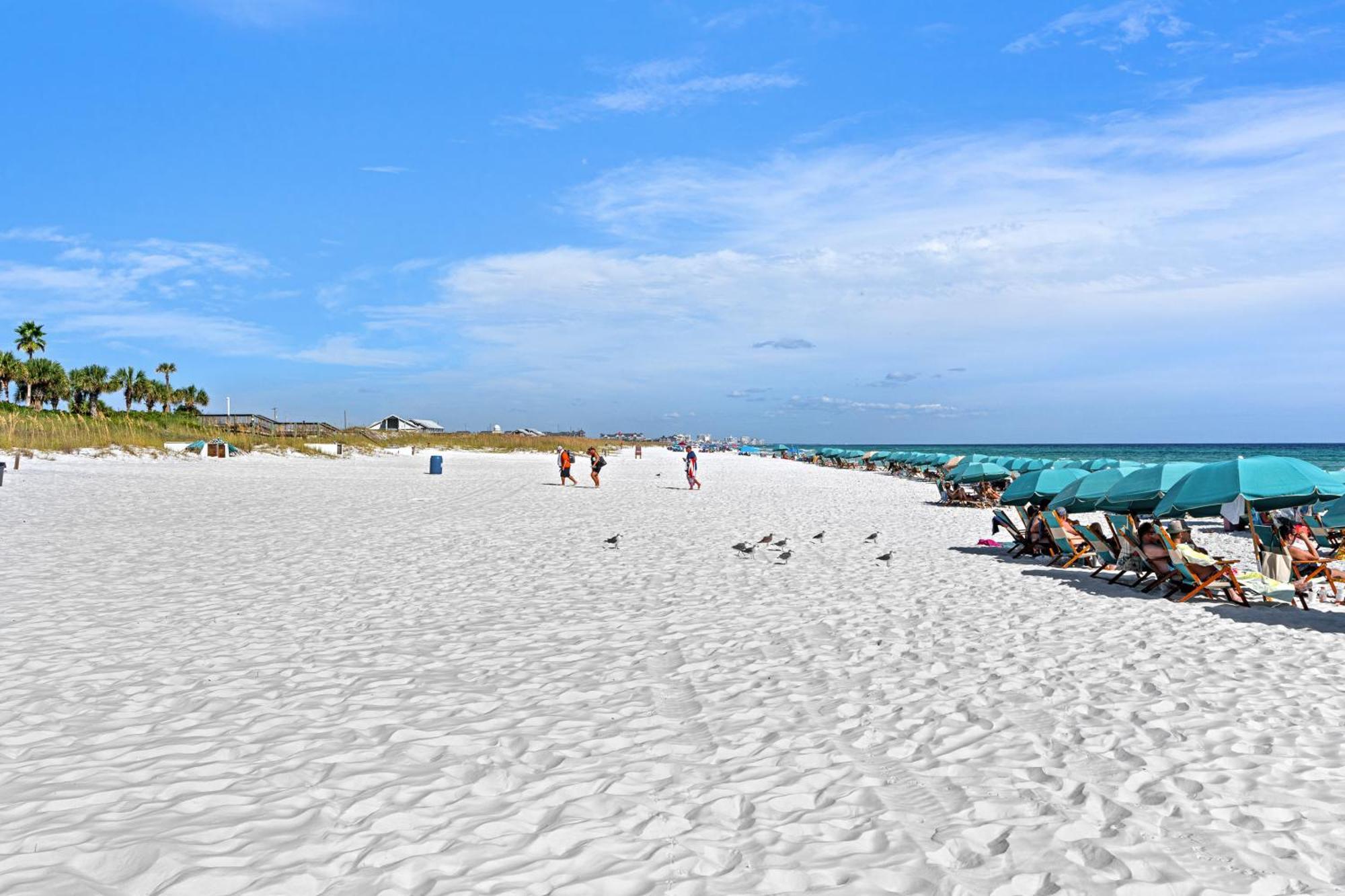 - Front 3- 4 Bedroom Okaloosa Apartment *