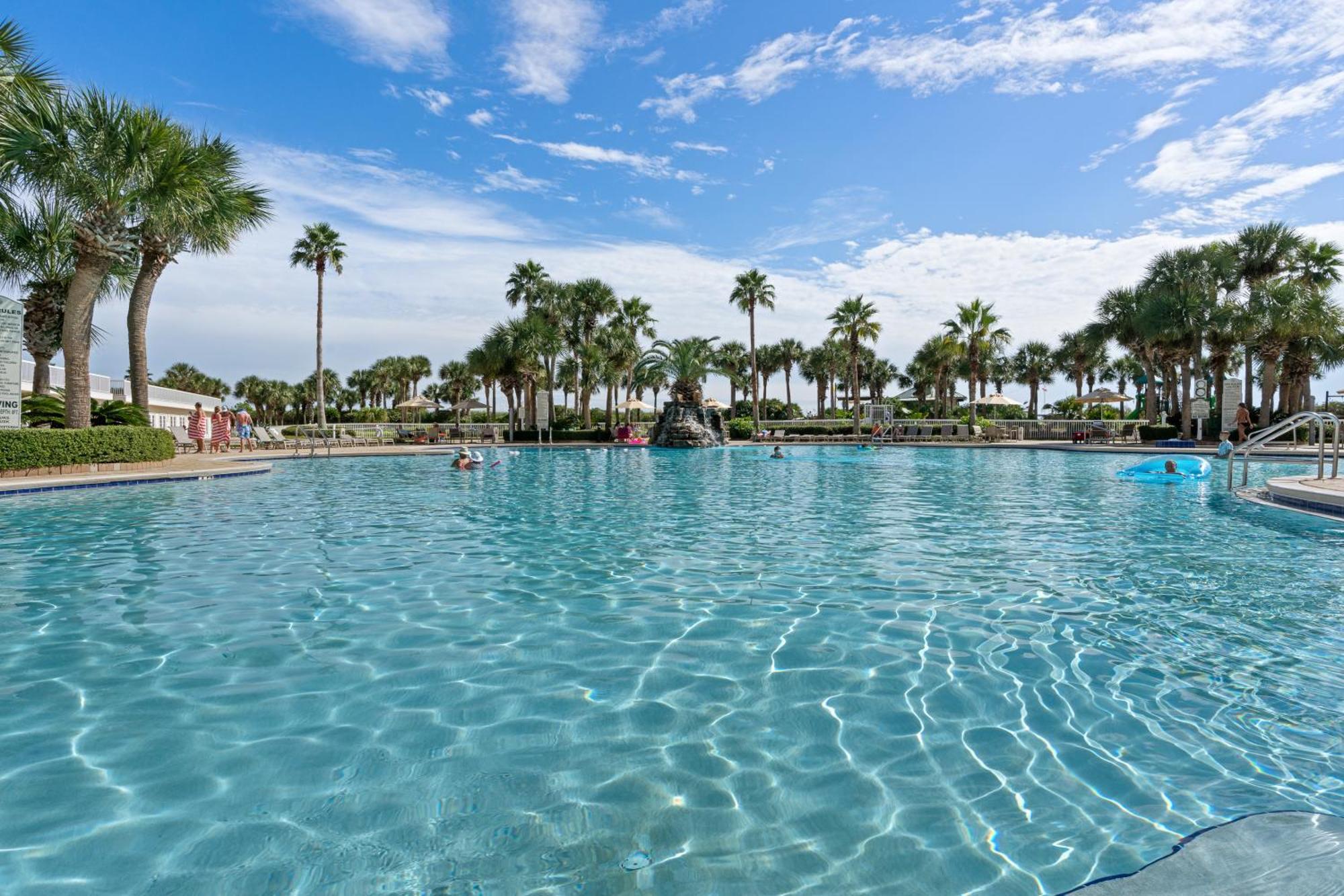 - Front 3- 4 Bedroom Okaloosa Apartment Destin
