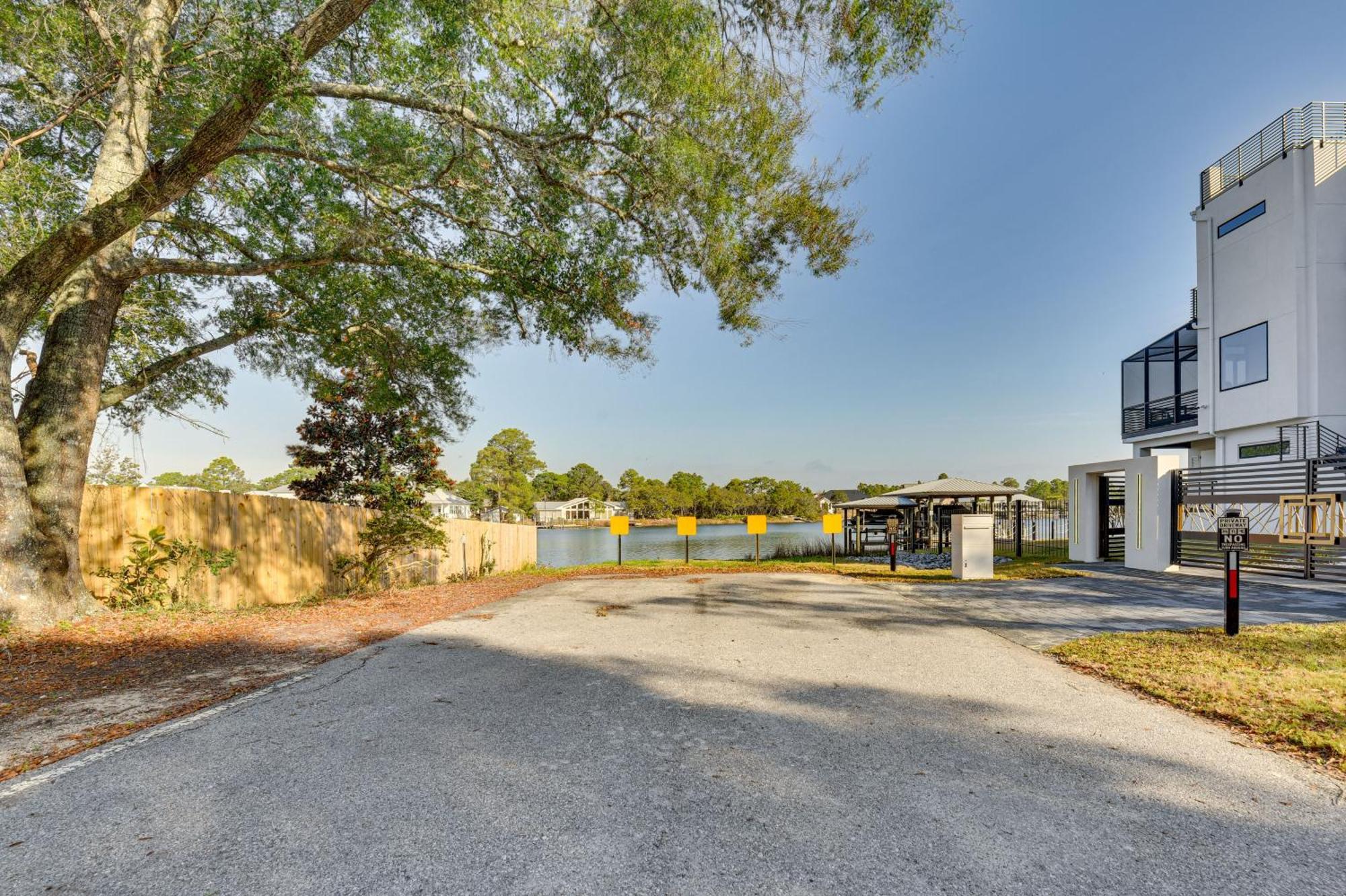 Walk To Choctawhatchee Bay Santa Rosa Home! Holiday home Destin