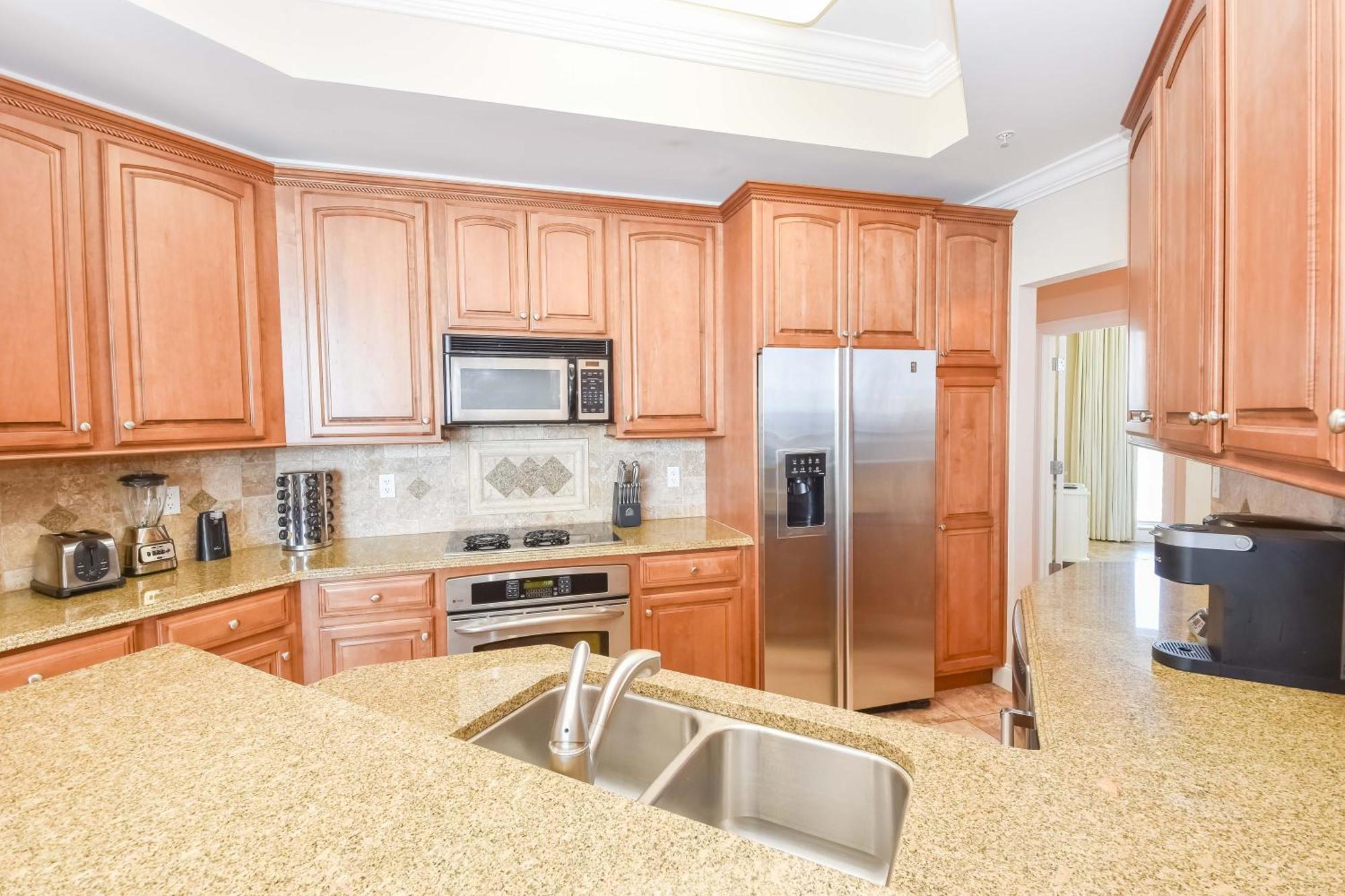 Silver Towers W1703 Apartment