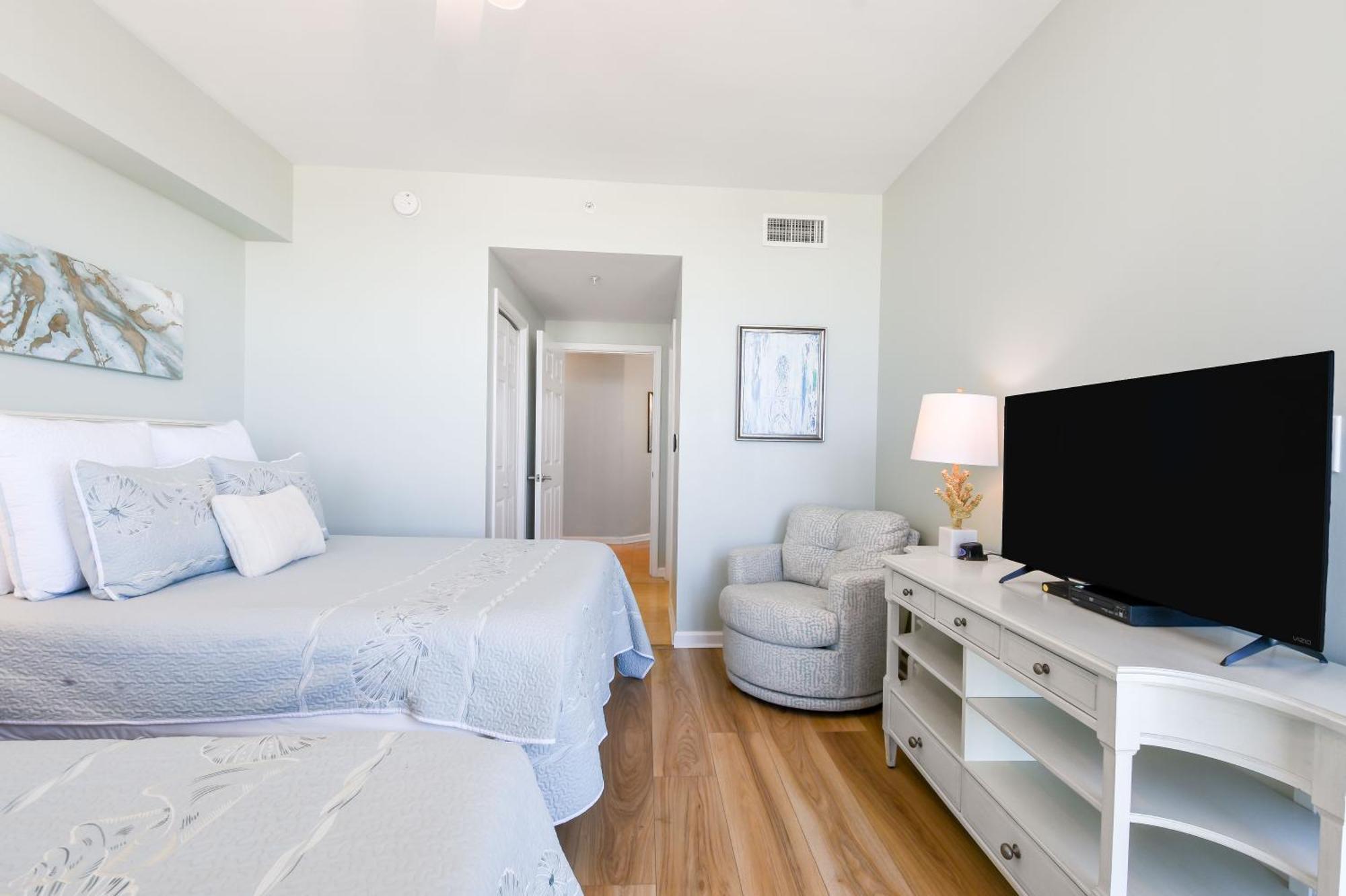 Silver Towers W1606 Apartment