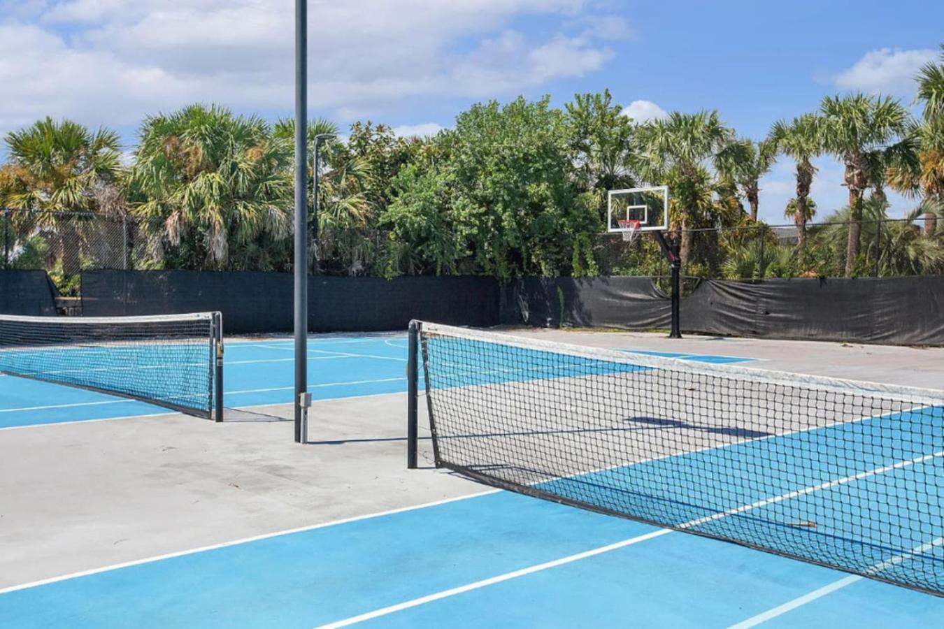 Holiday home 2 Bed Private Access Laundry Fitness Game *
