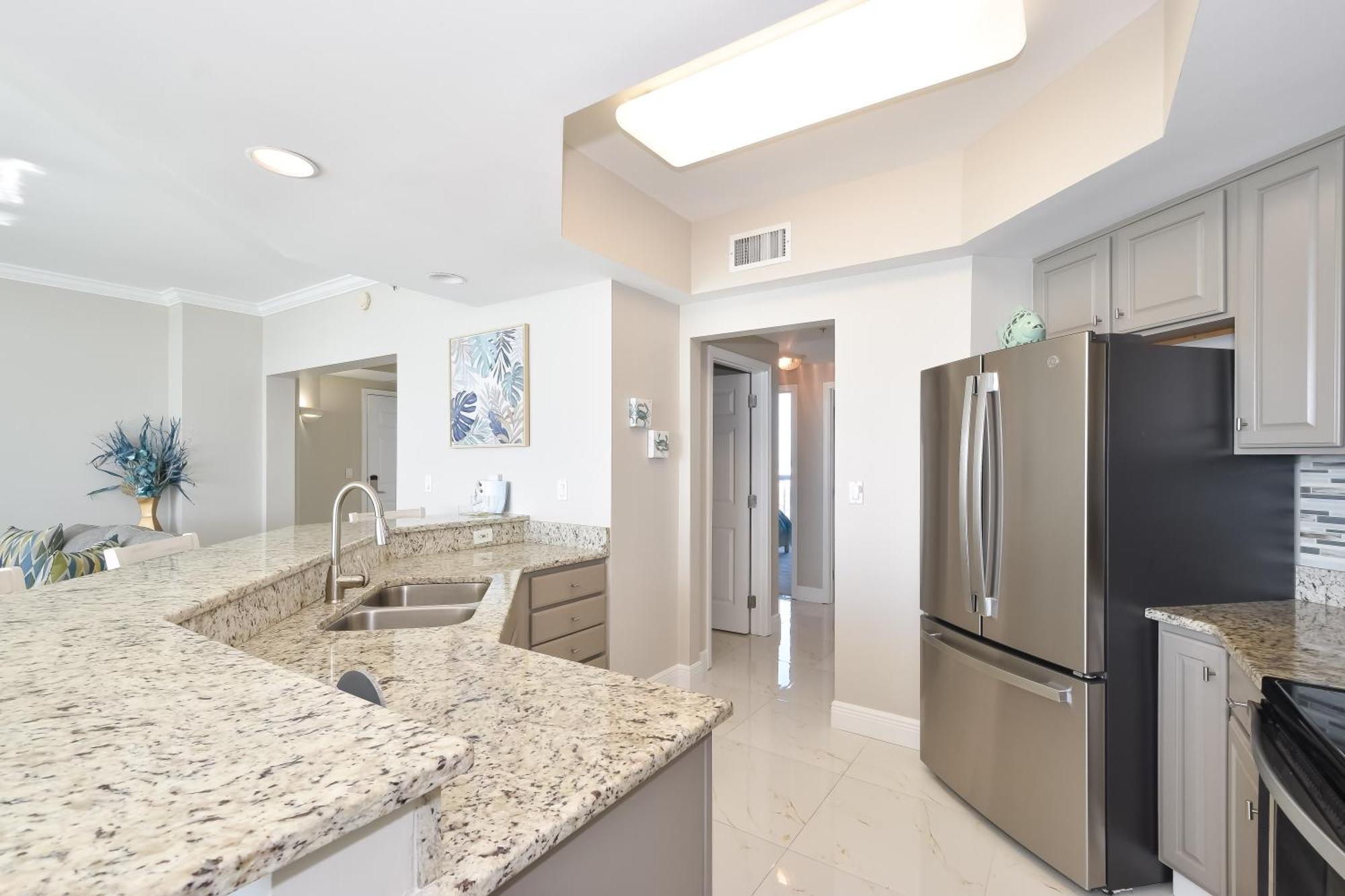 Silver Towers E504 Apartment *