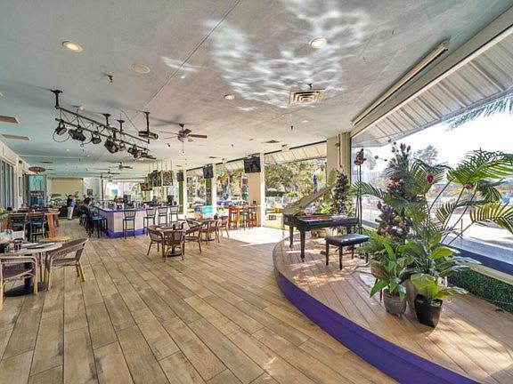 Palms 2 Bedroom King Poolside Shuttle * Destin